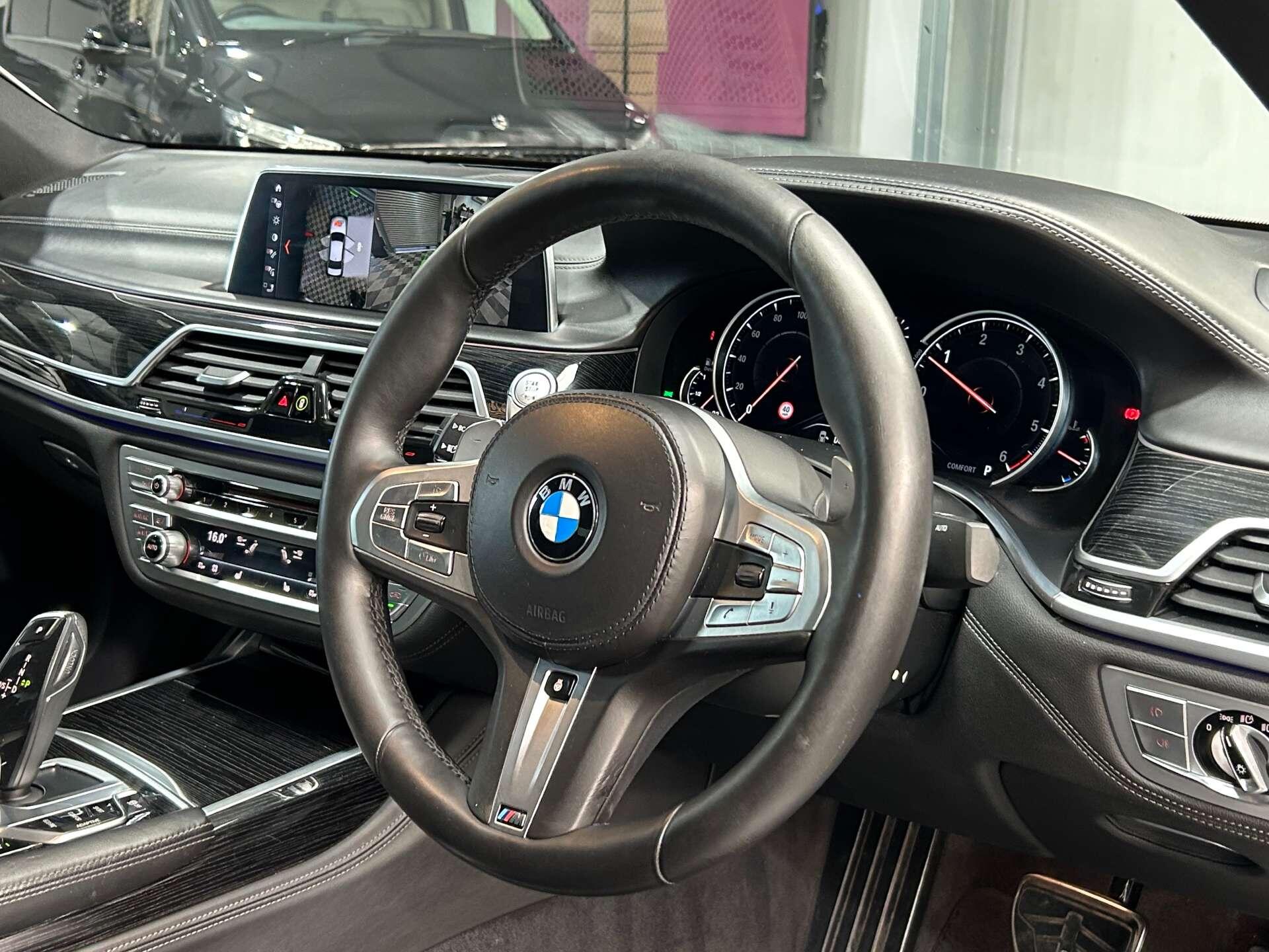 BMW 7 Series view 20