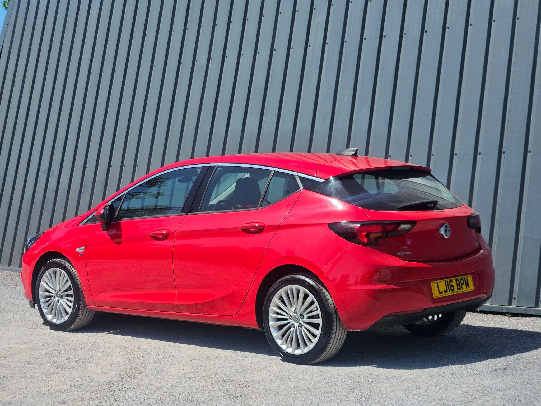 2016 Vauxhall Astra image 9