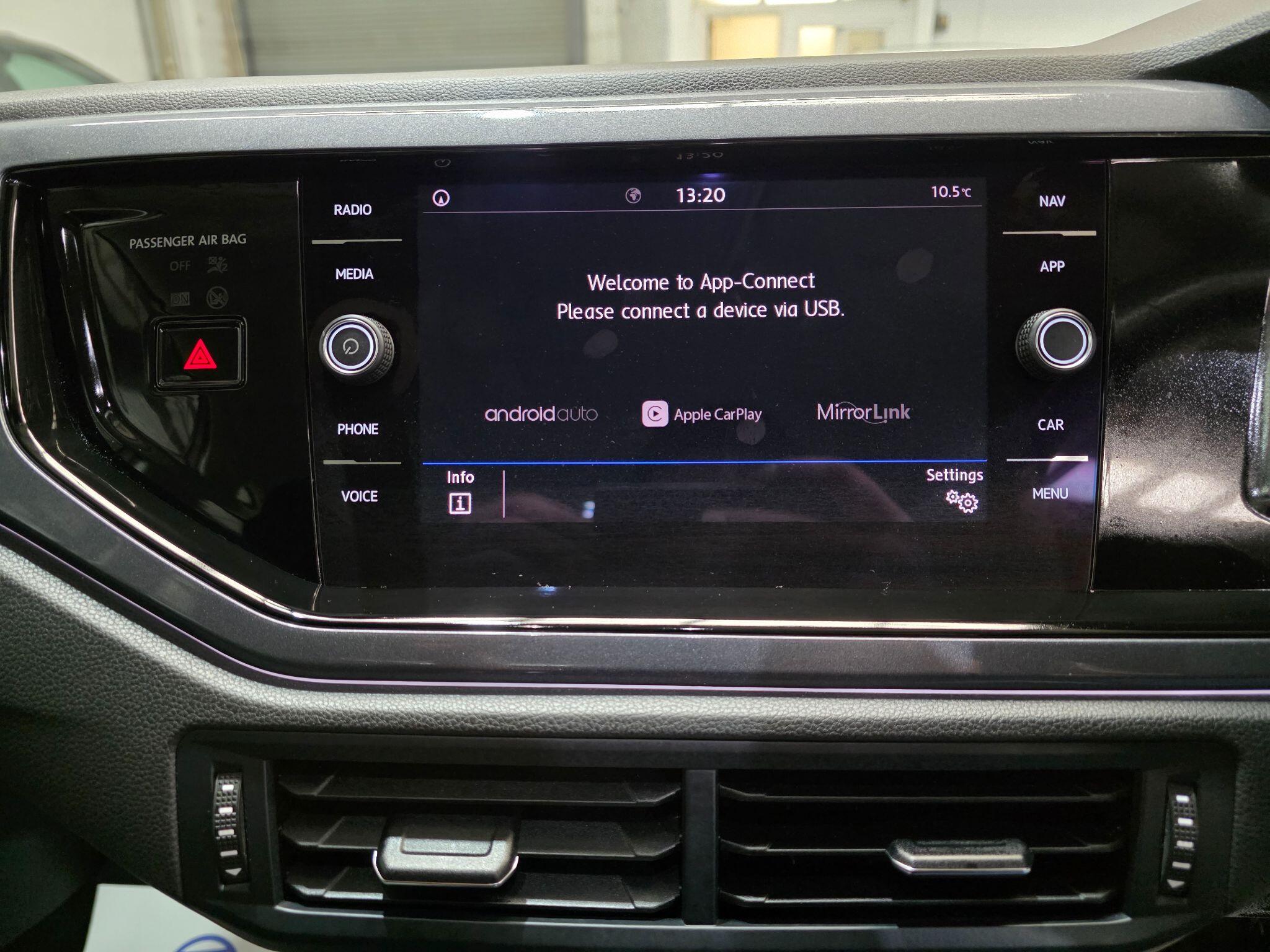 Volkswagen Polo view 9