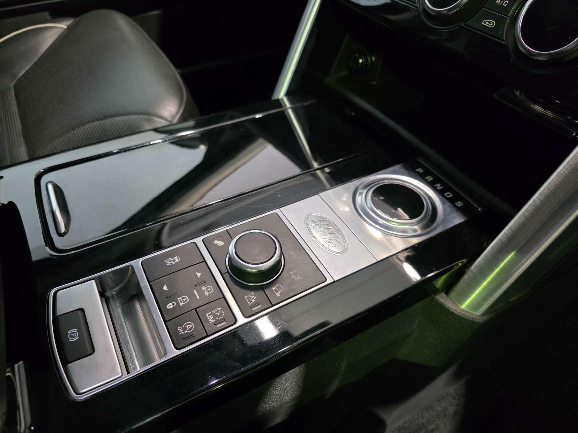 Land Rover Discovery view 12