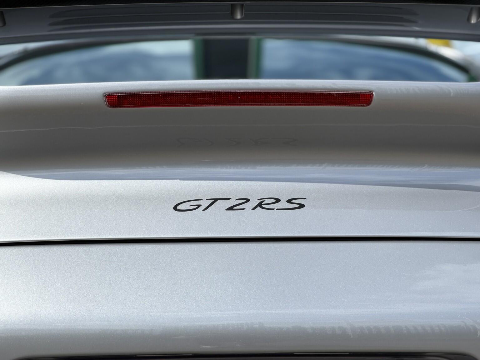 Porsche 911 view 39