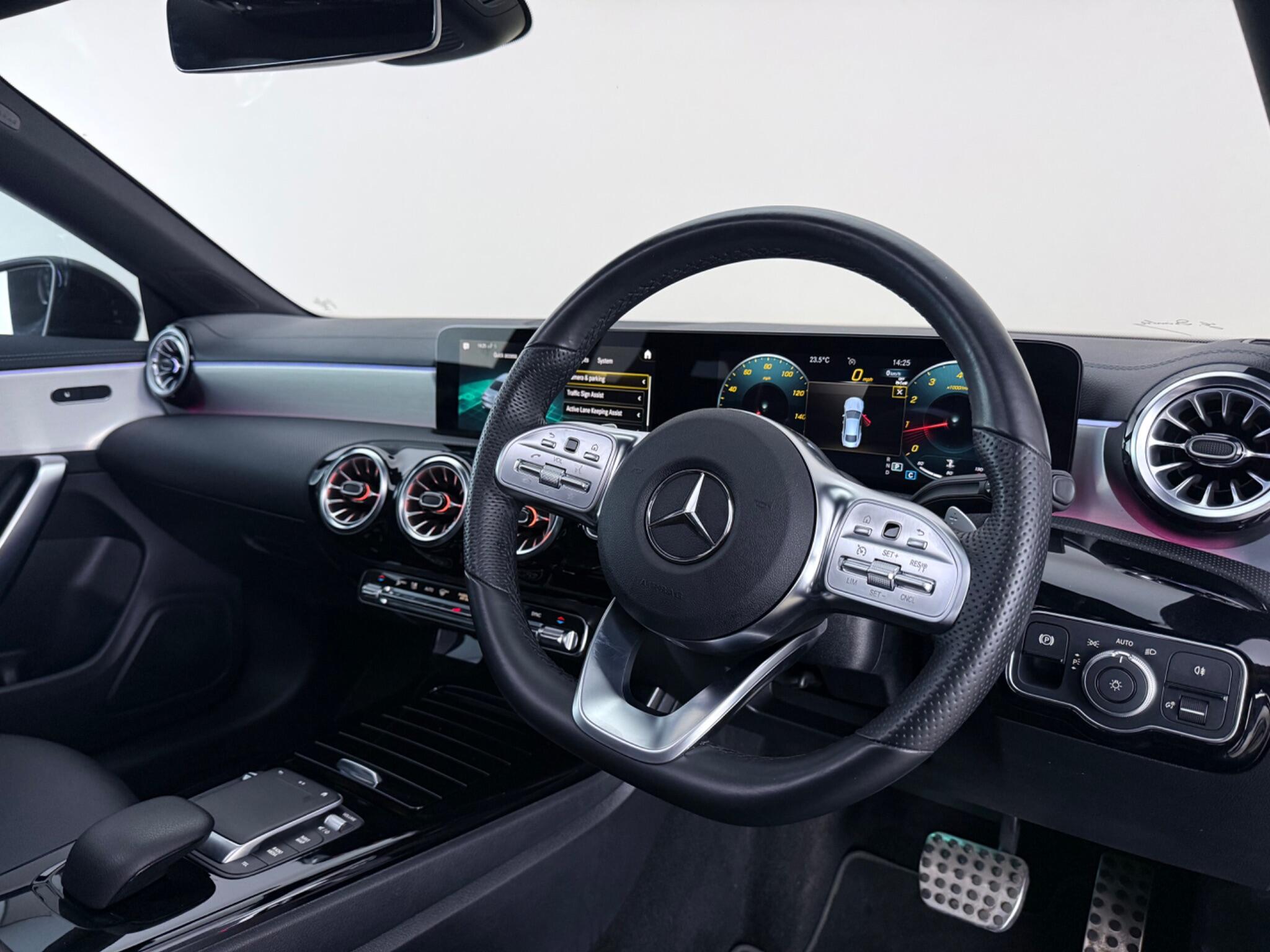 Mercedes-Benz Cla view 3