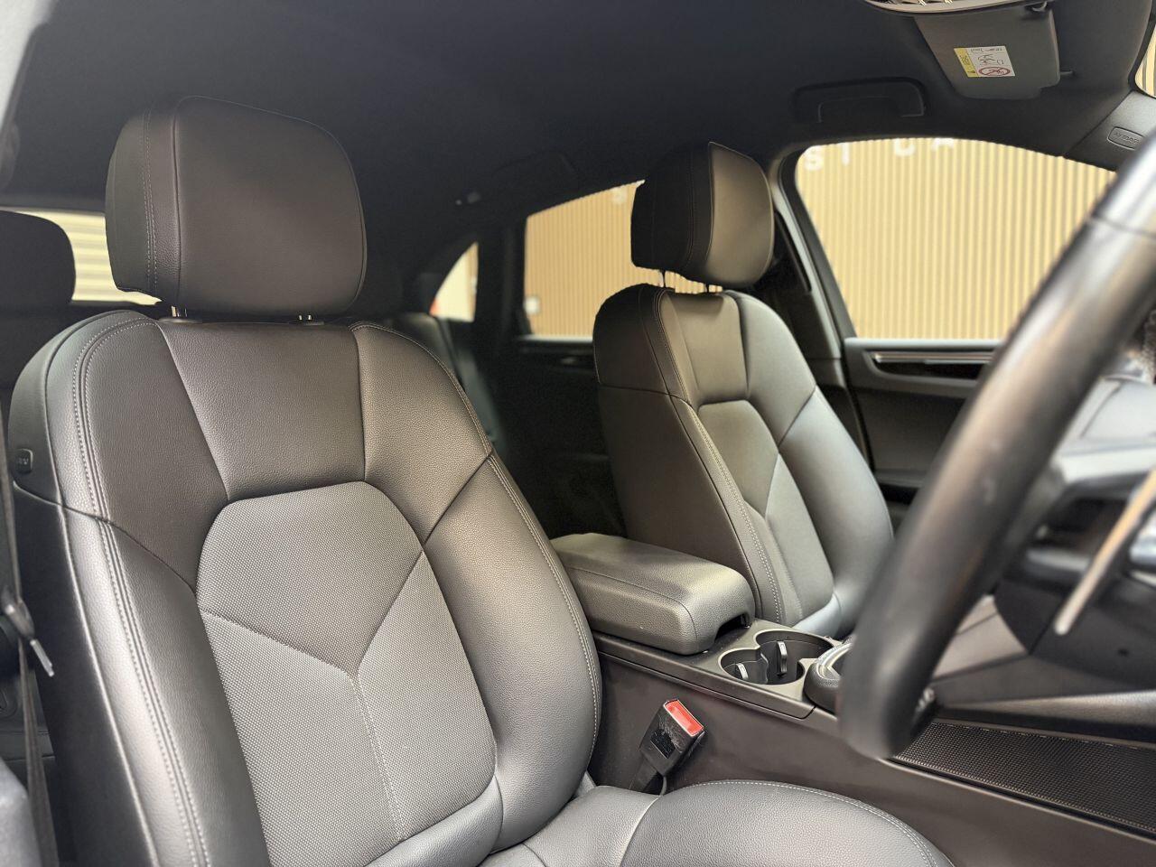 Porsche Macan view 22