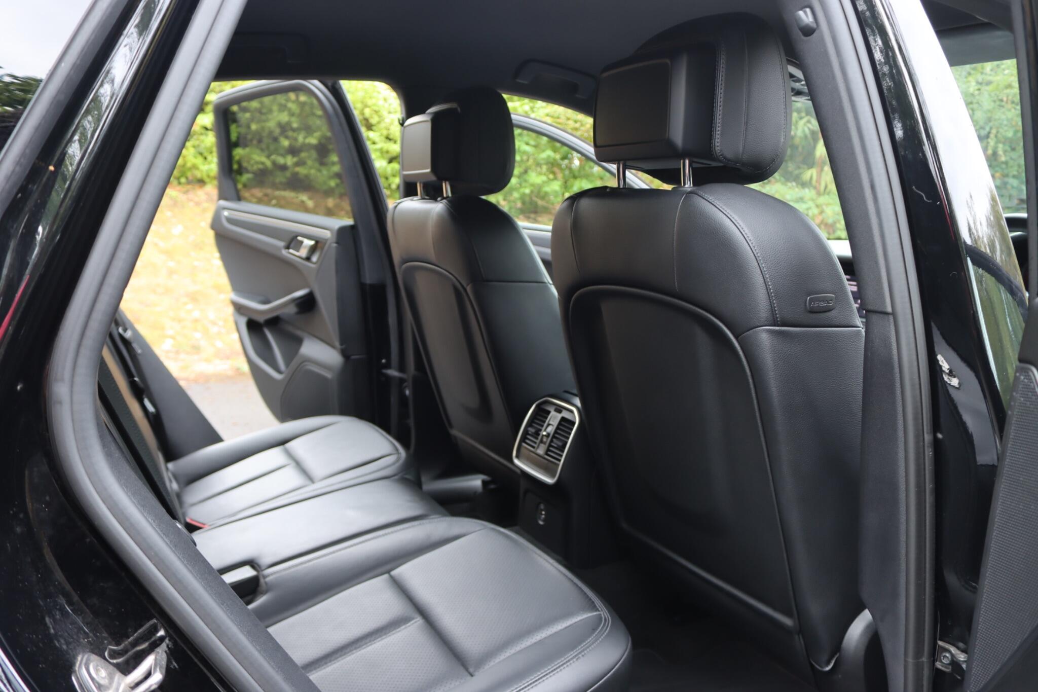 Porsche Macan view 44