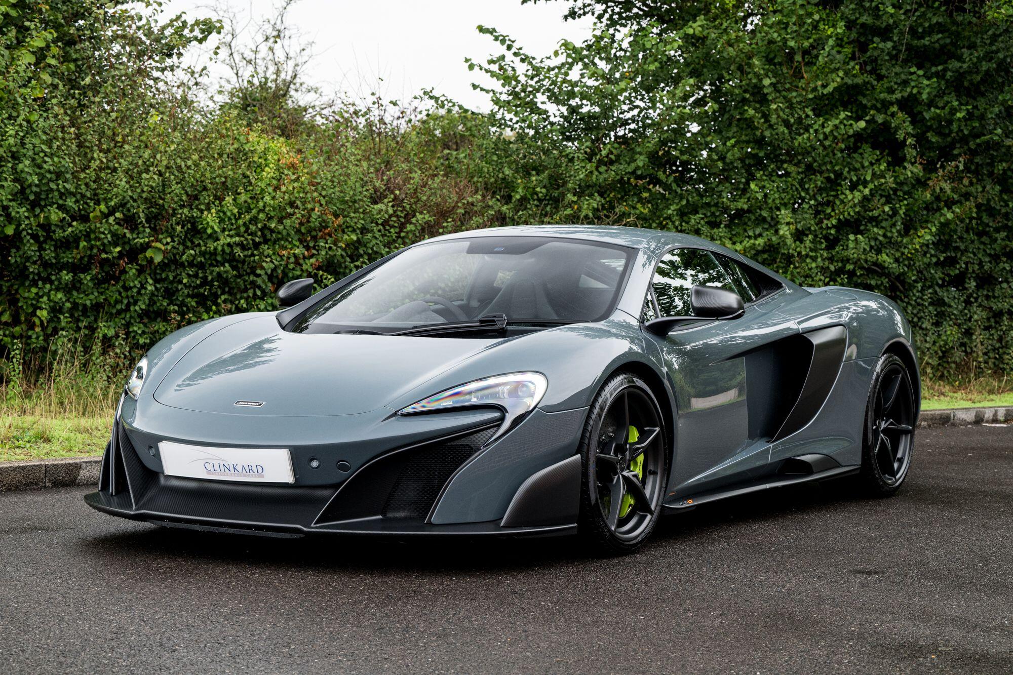 McLaren 675LT view 3