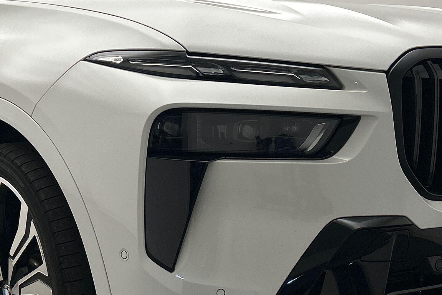 BMW X7 view 21