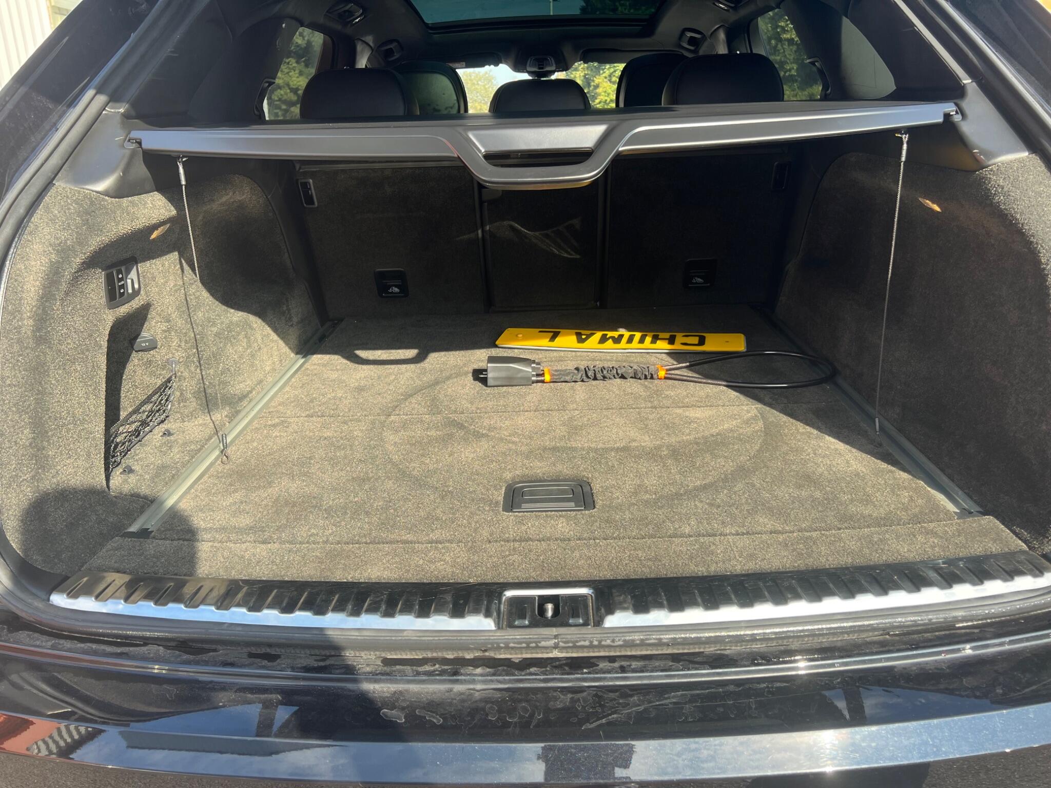 Bentley Bentayga view 31