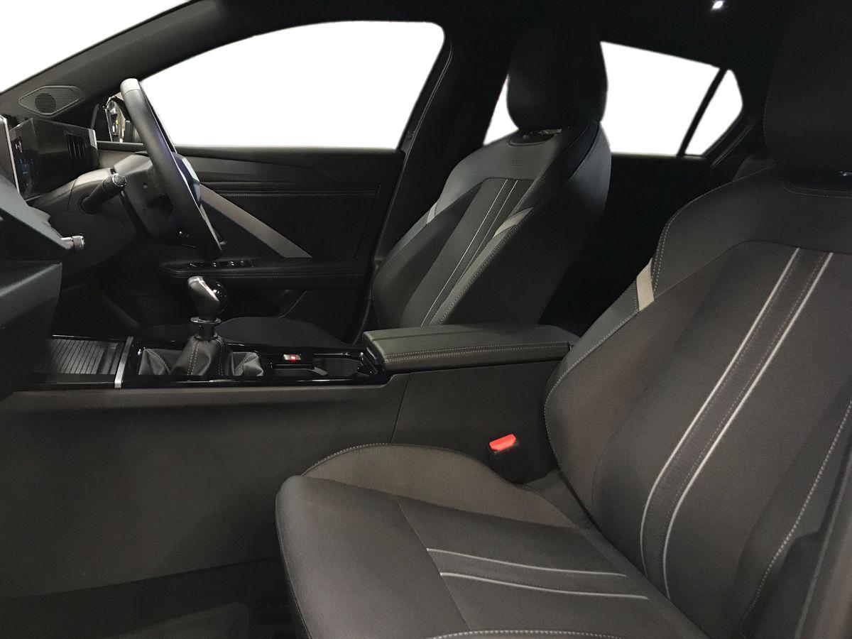 Vauxhall Astra view 6