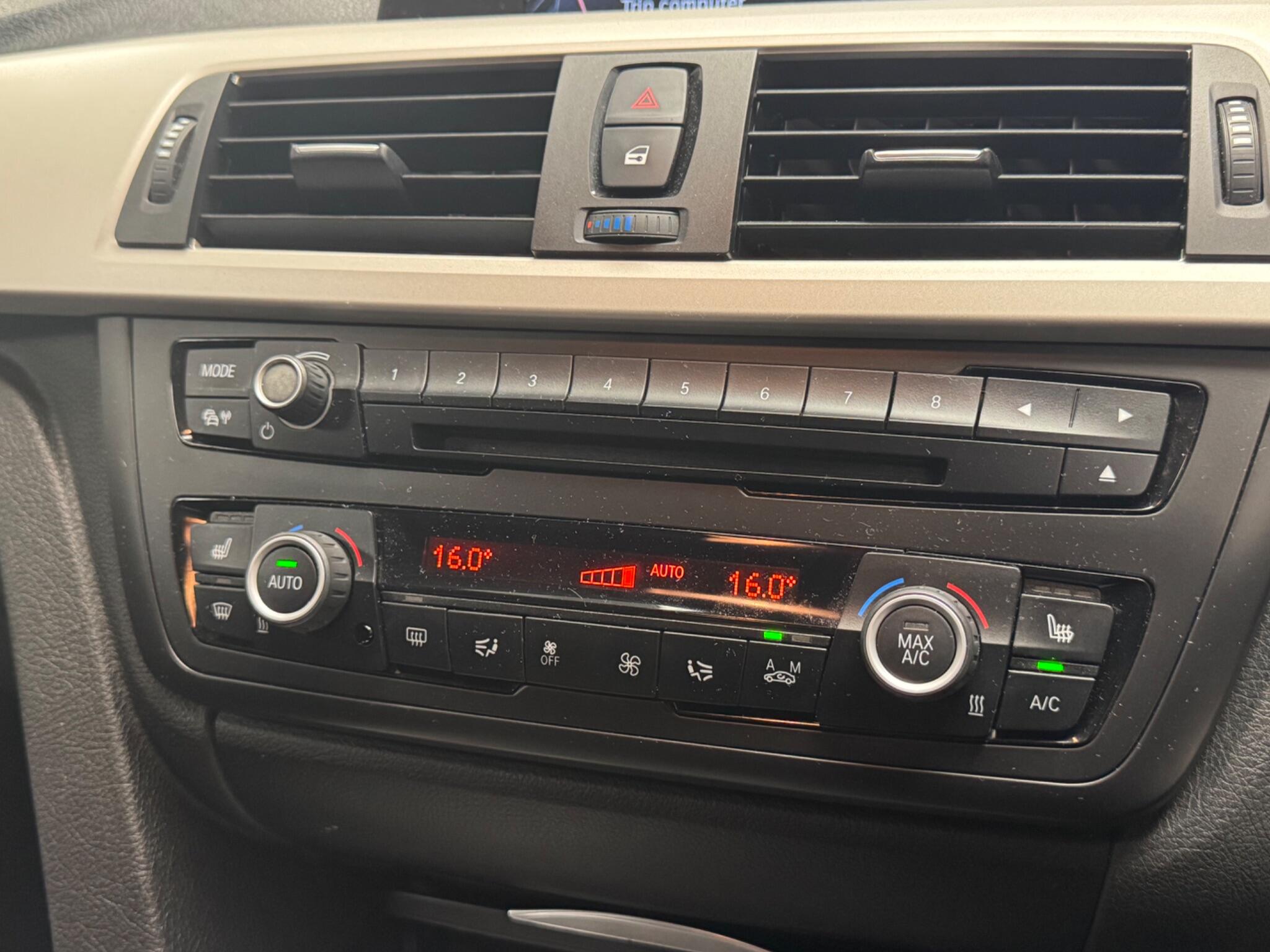 BMW 3 Series view 22