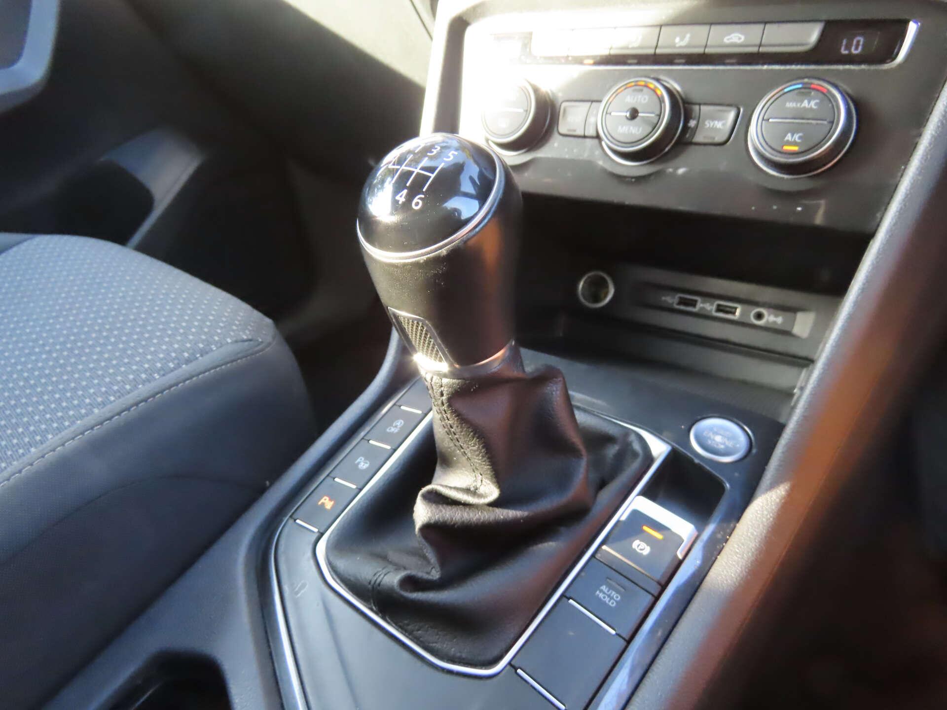 Volkswagen Tiguan Allspace view 12