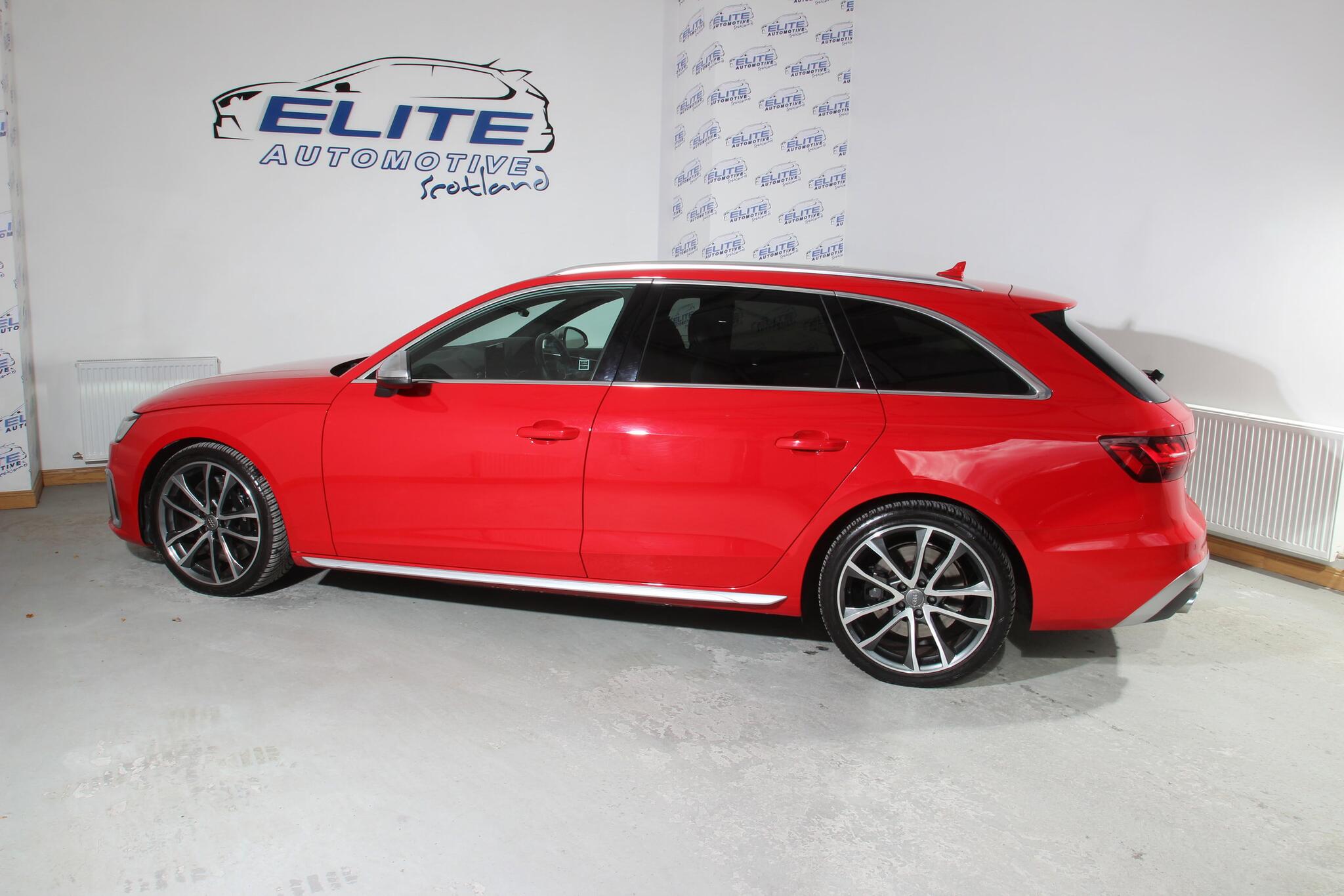 Audi S4 view 8
