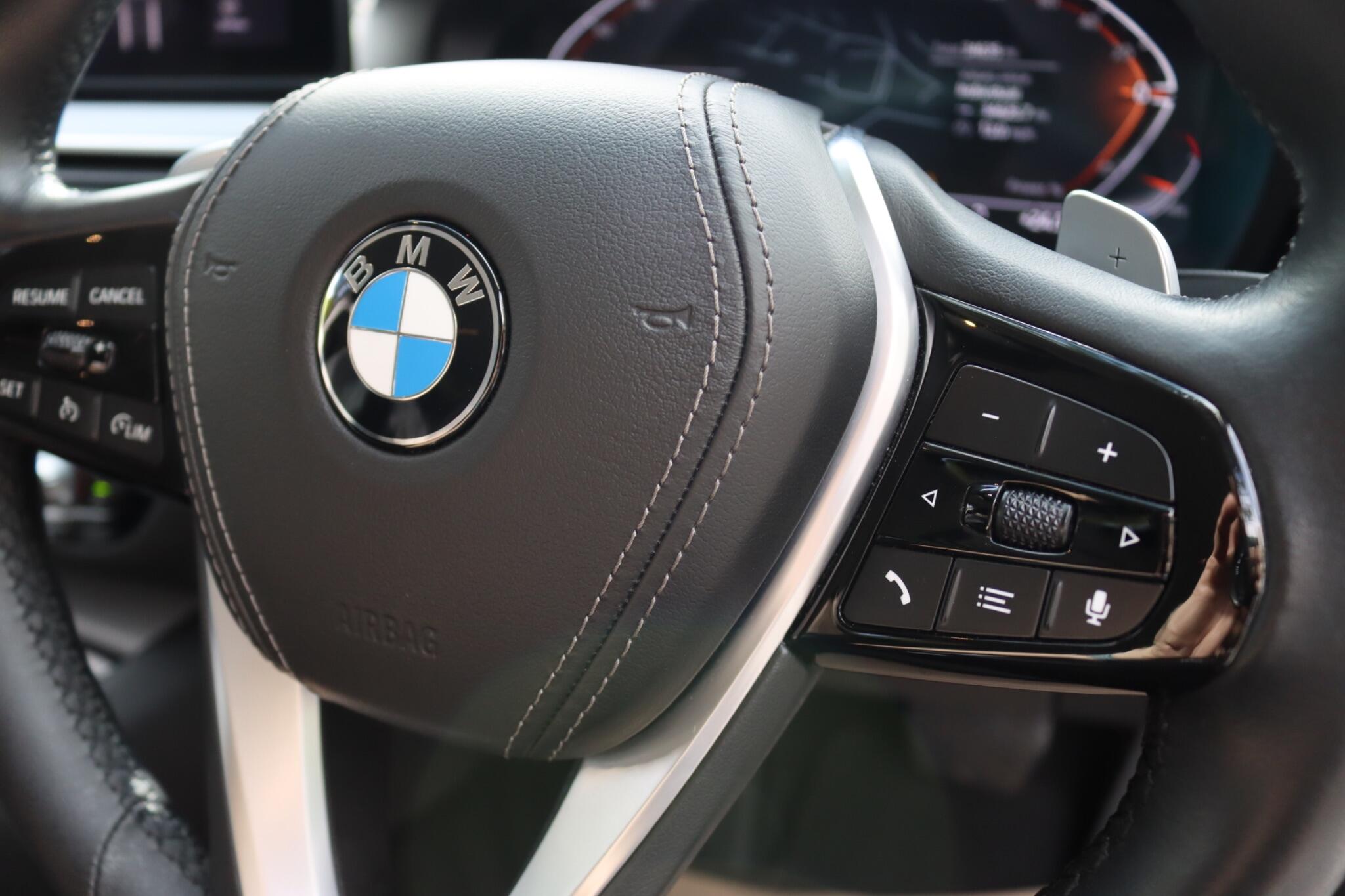 BMW 5 Series view 32