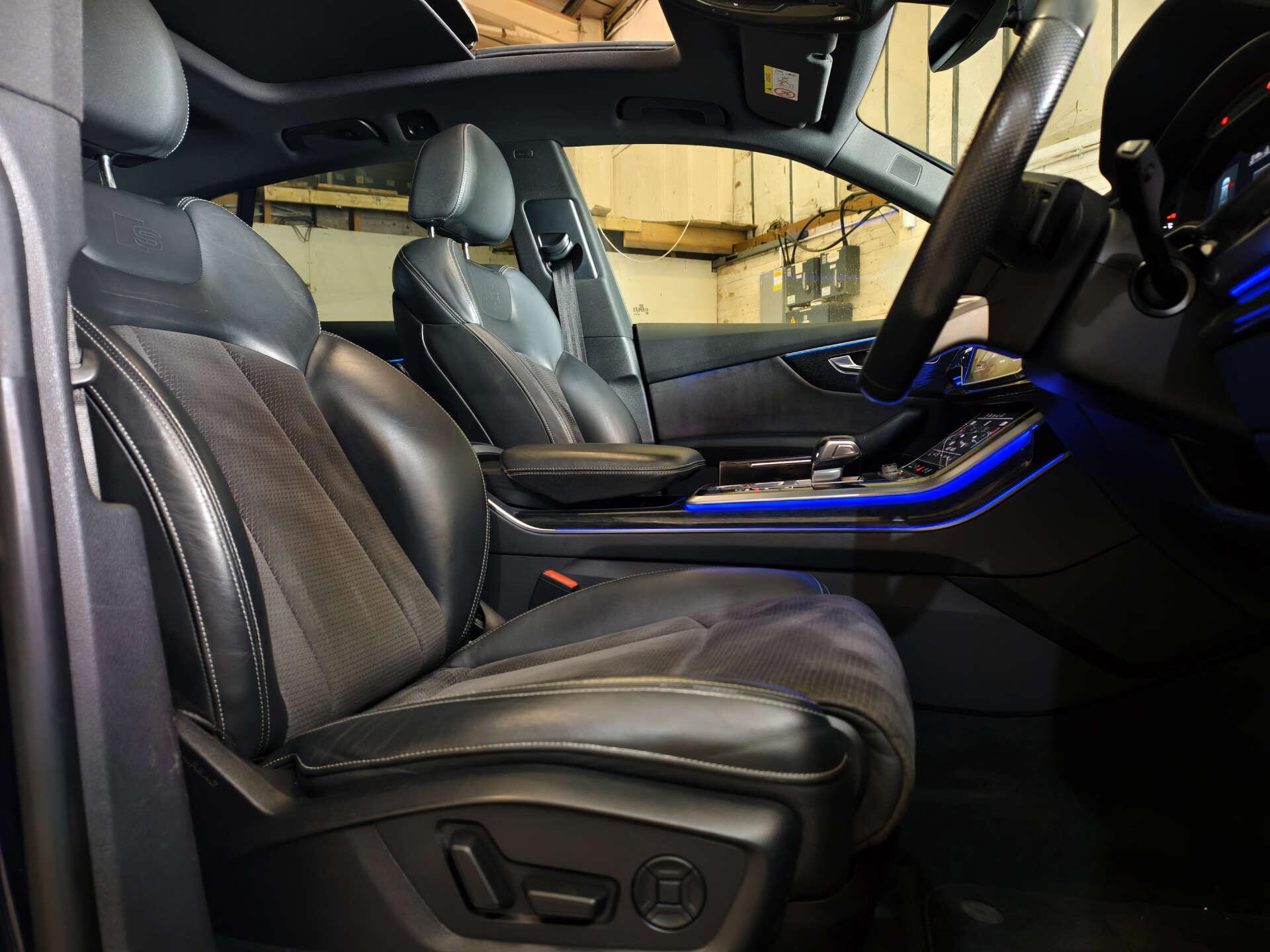 Audi Q8 view 20
