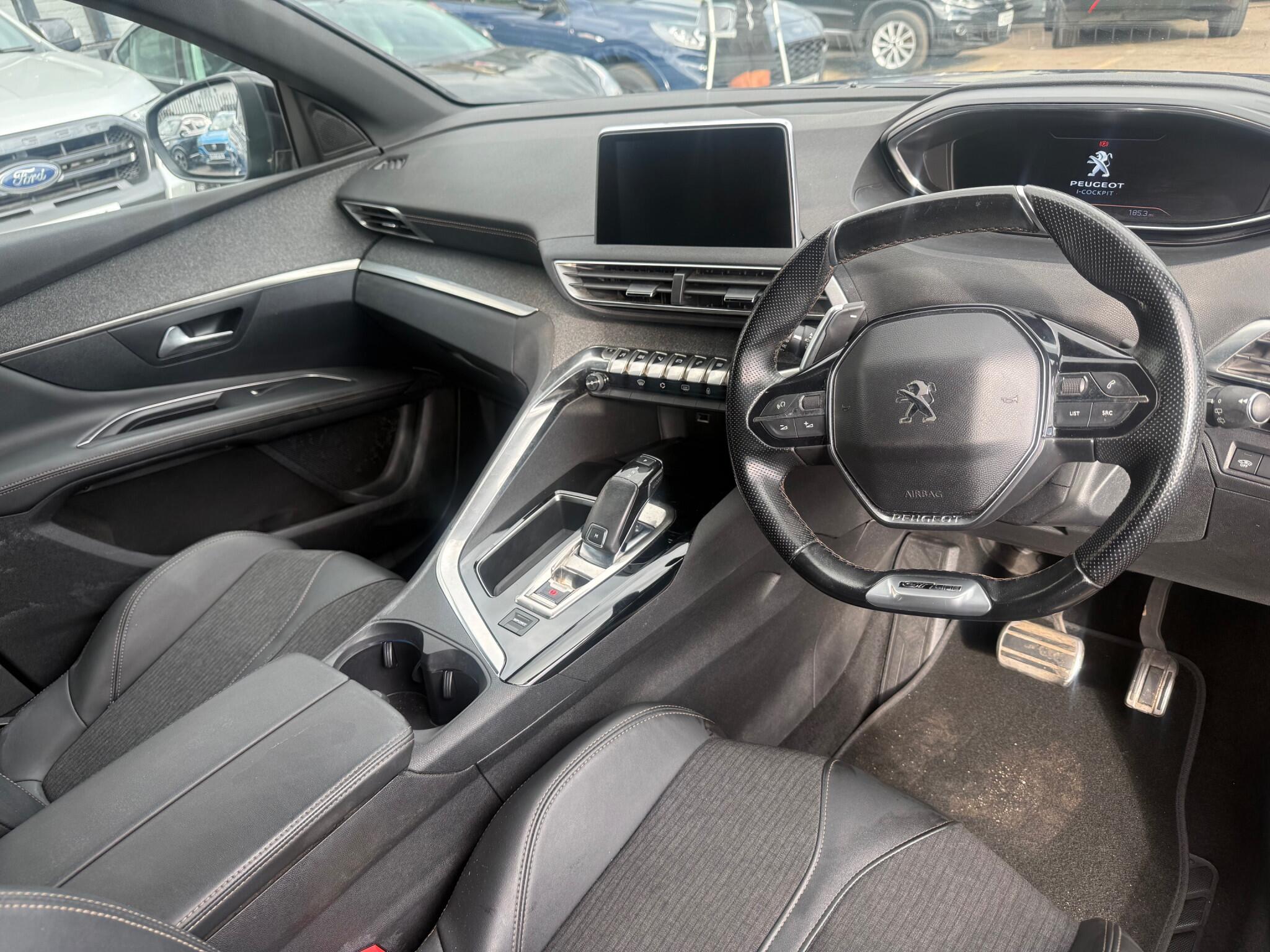 Peugeot 3008 view 7