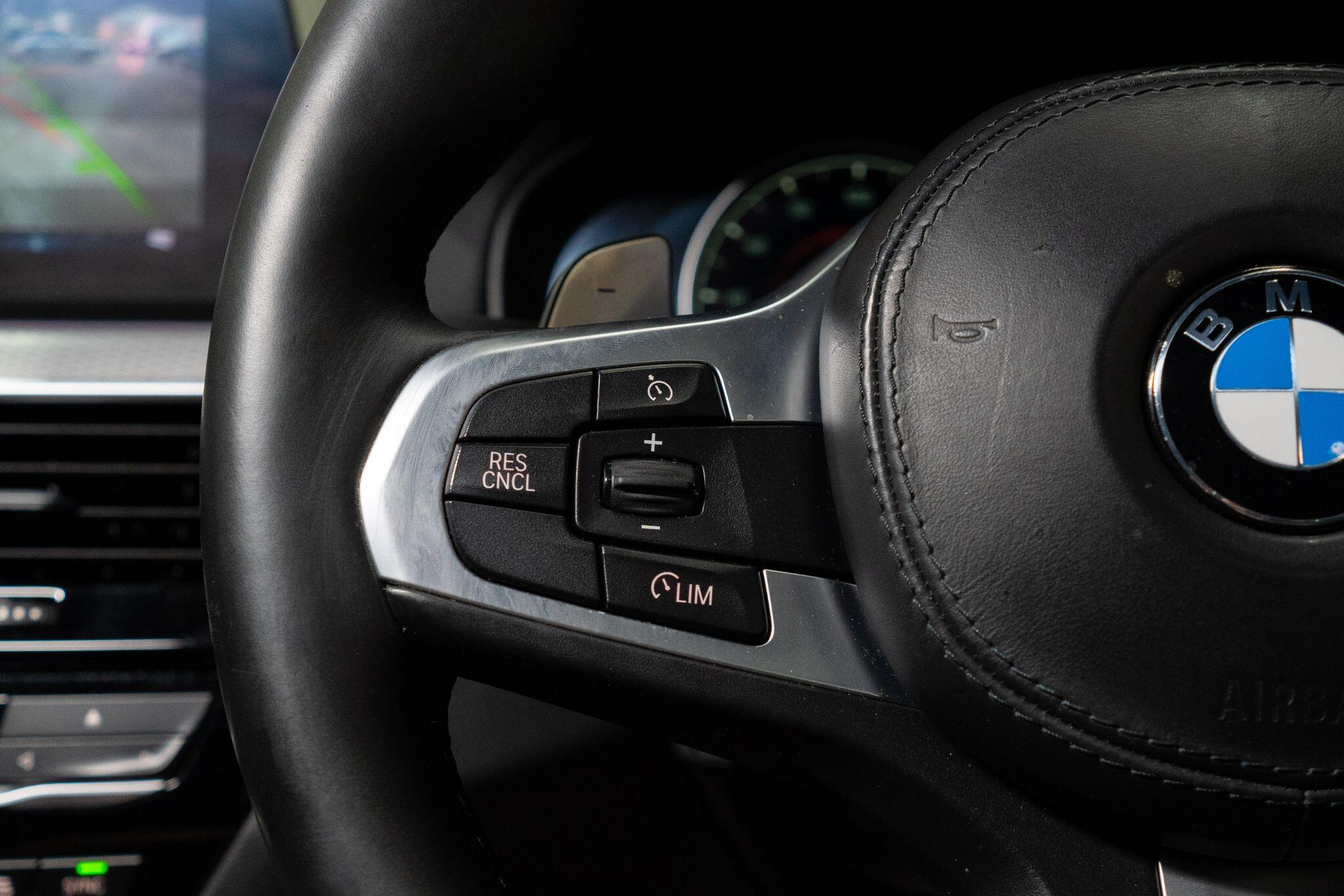 BMW 5 Series view 16