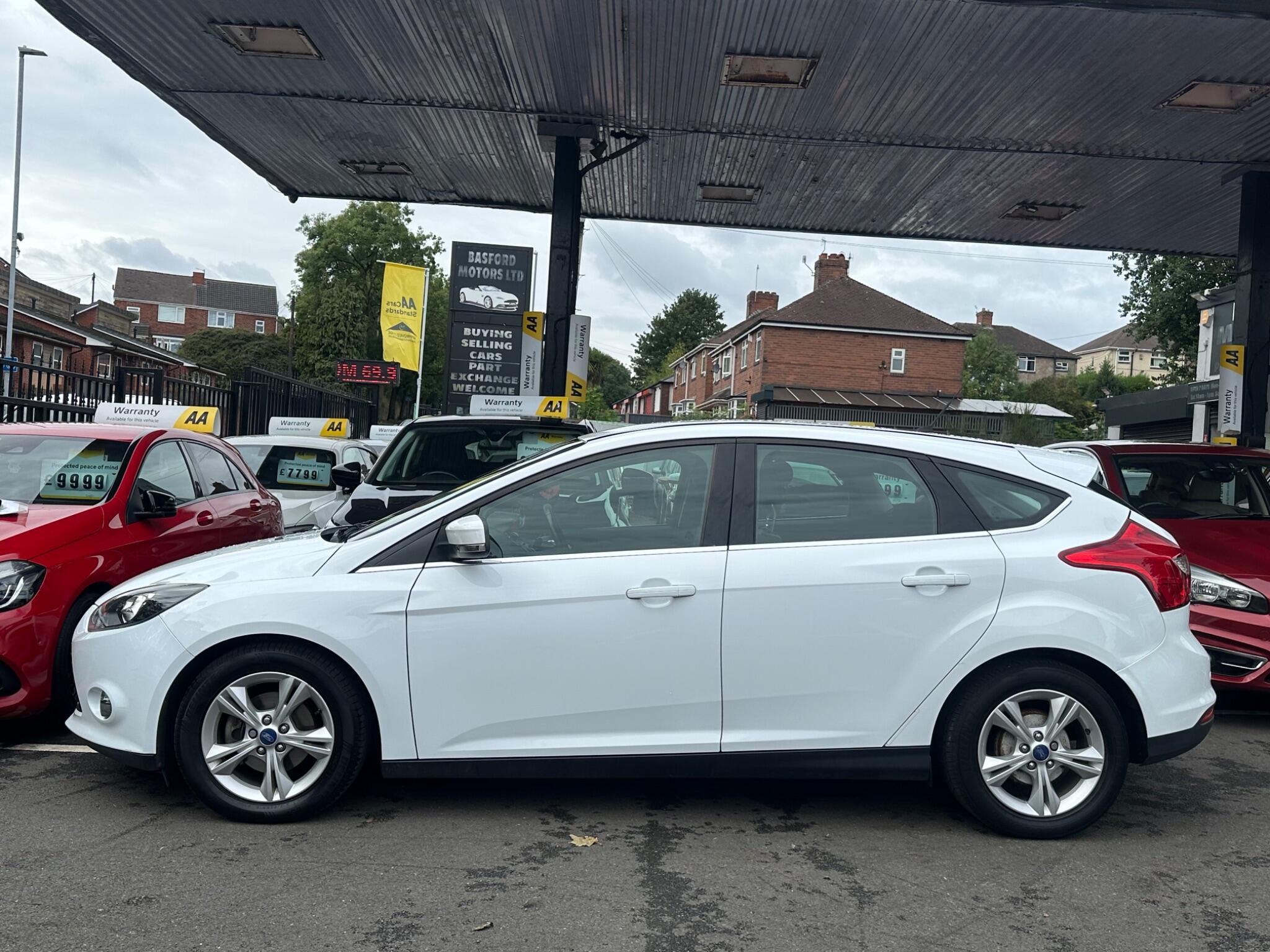 Ford Focus view 3