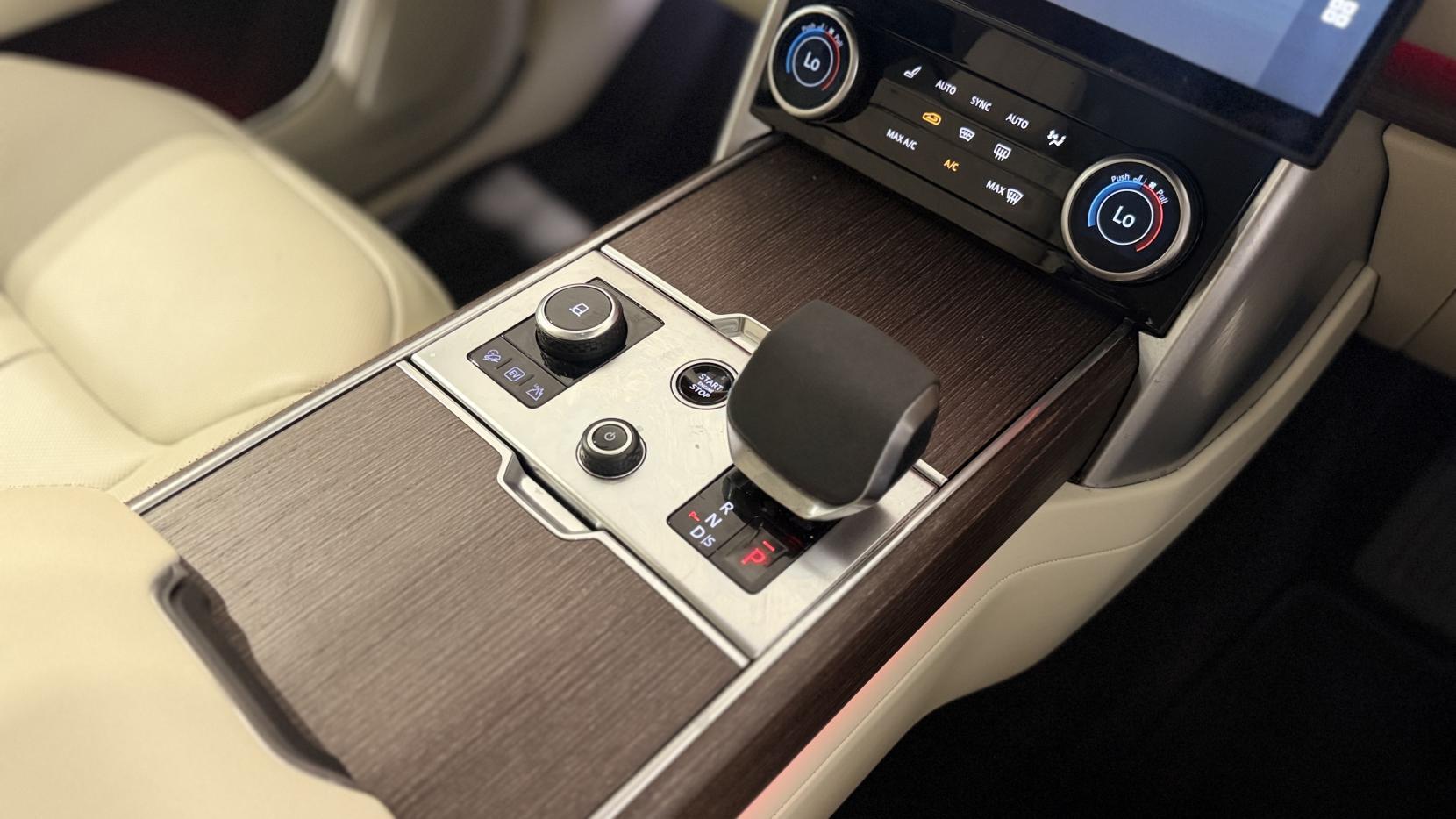 Land Rover Range Rover view 19