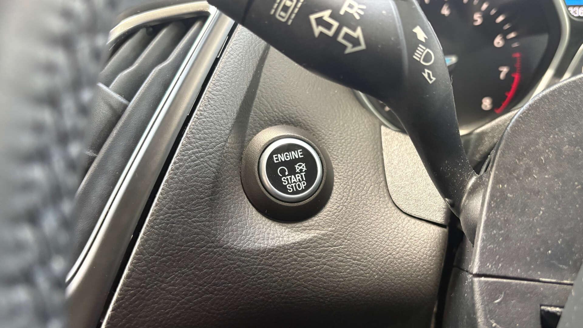 Ford Focus view 23