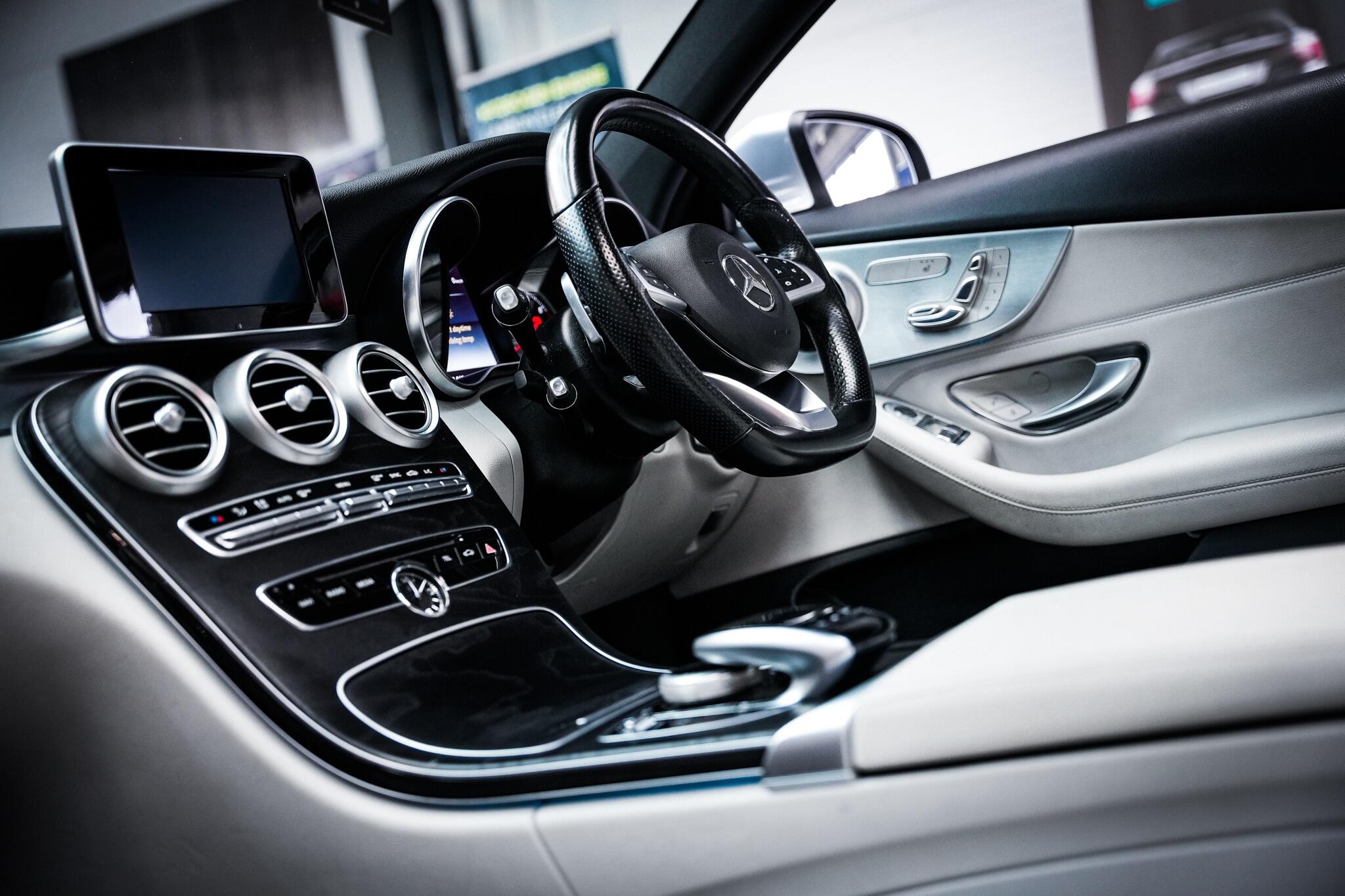 Mercedes-Benz C-Class view 3