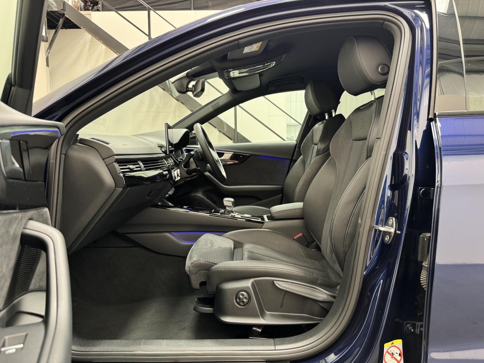 Audi A4 Avant view 44