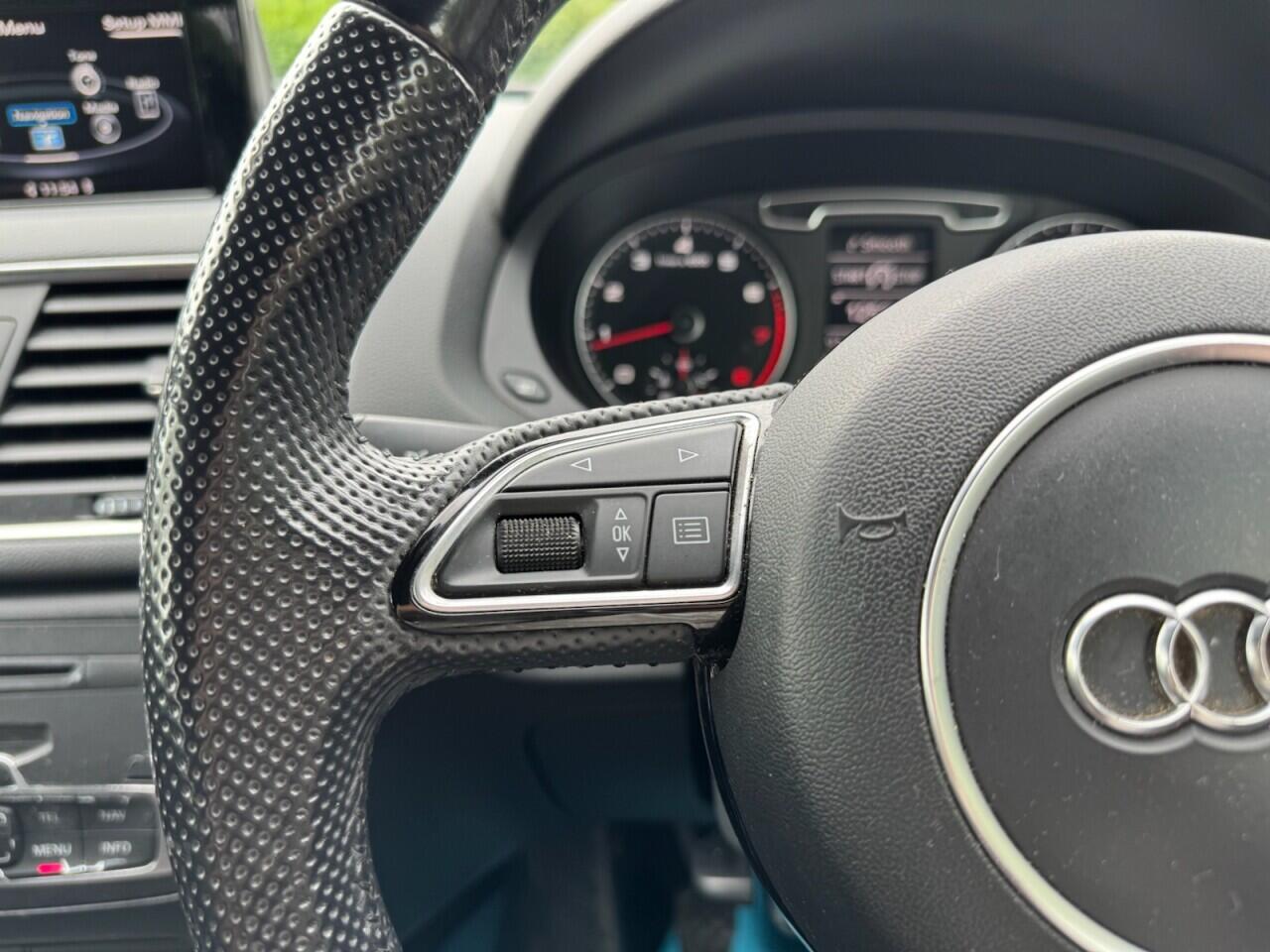 Audi Q3 view 16