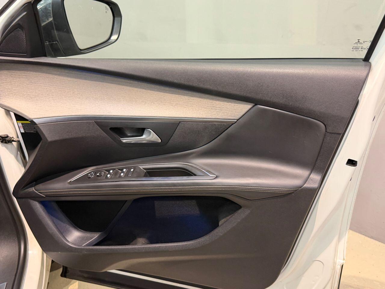 Peugeot 3008 view 19