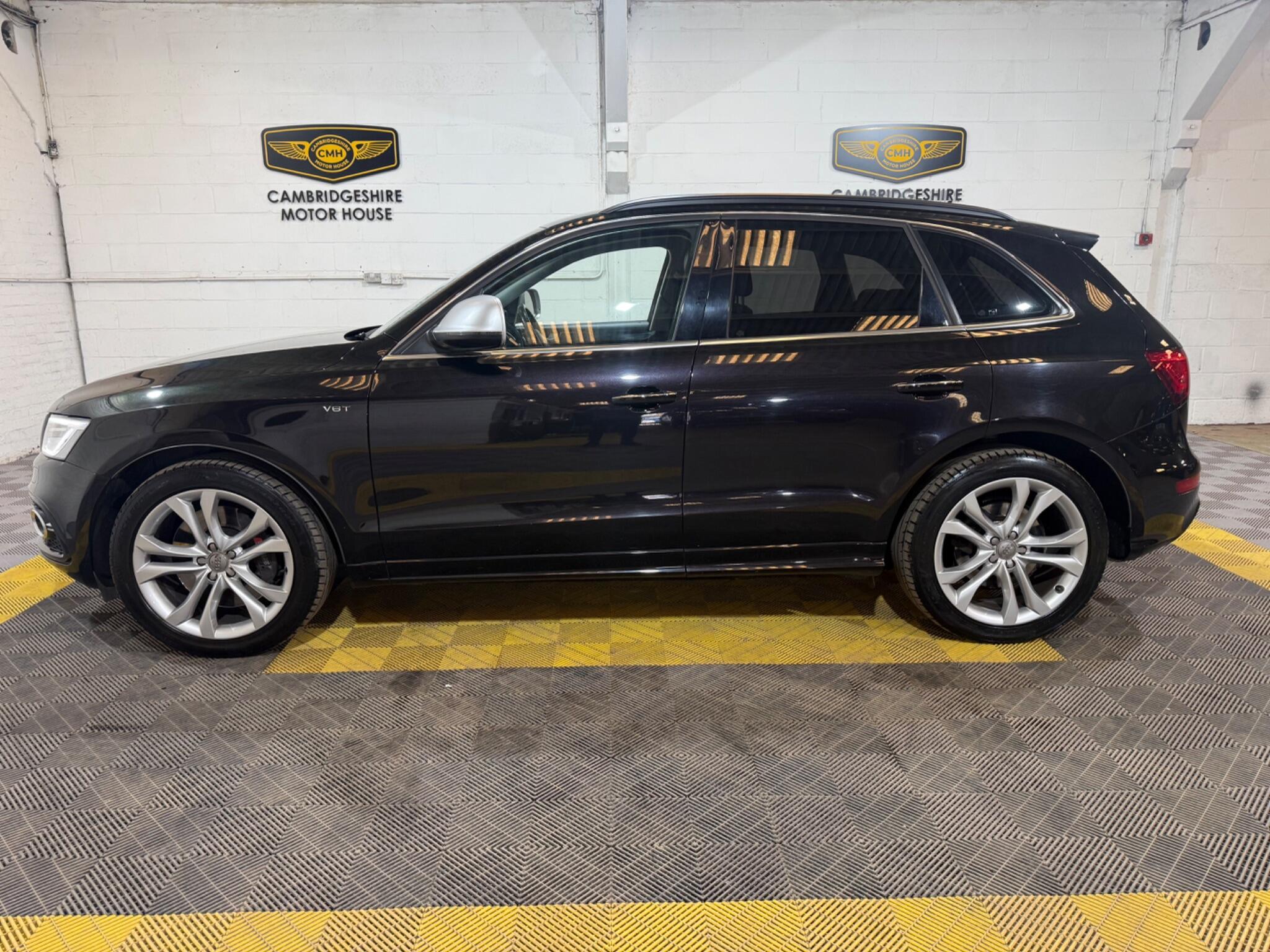 Audi SQ5 view 30