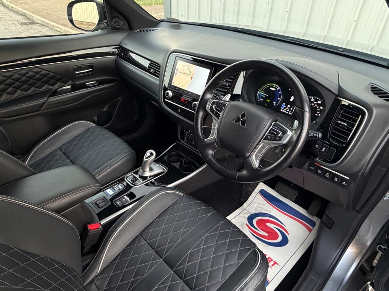 Mitsubishi Outlander view 18