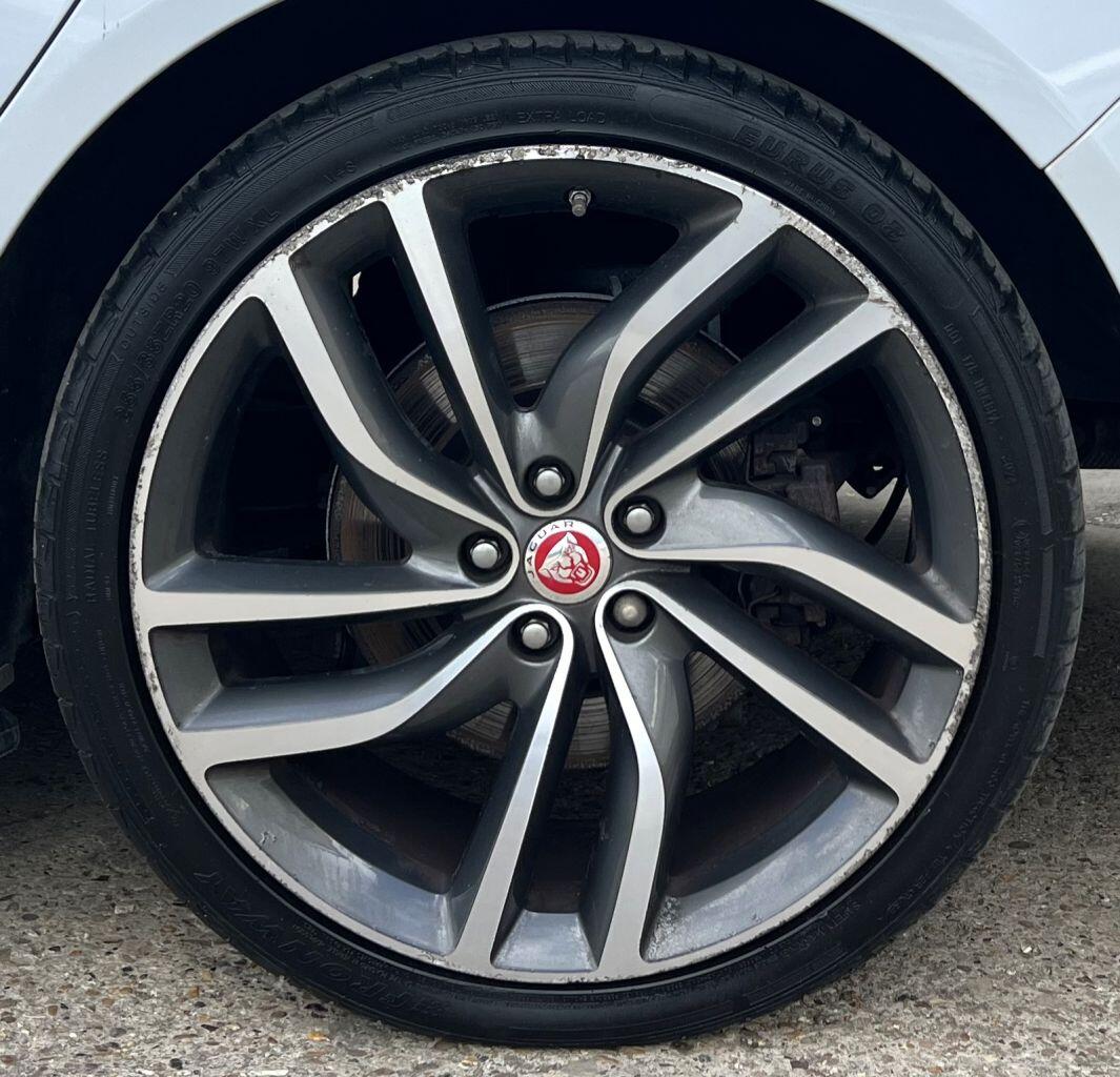 Jaguar XF view 13