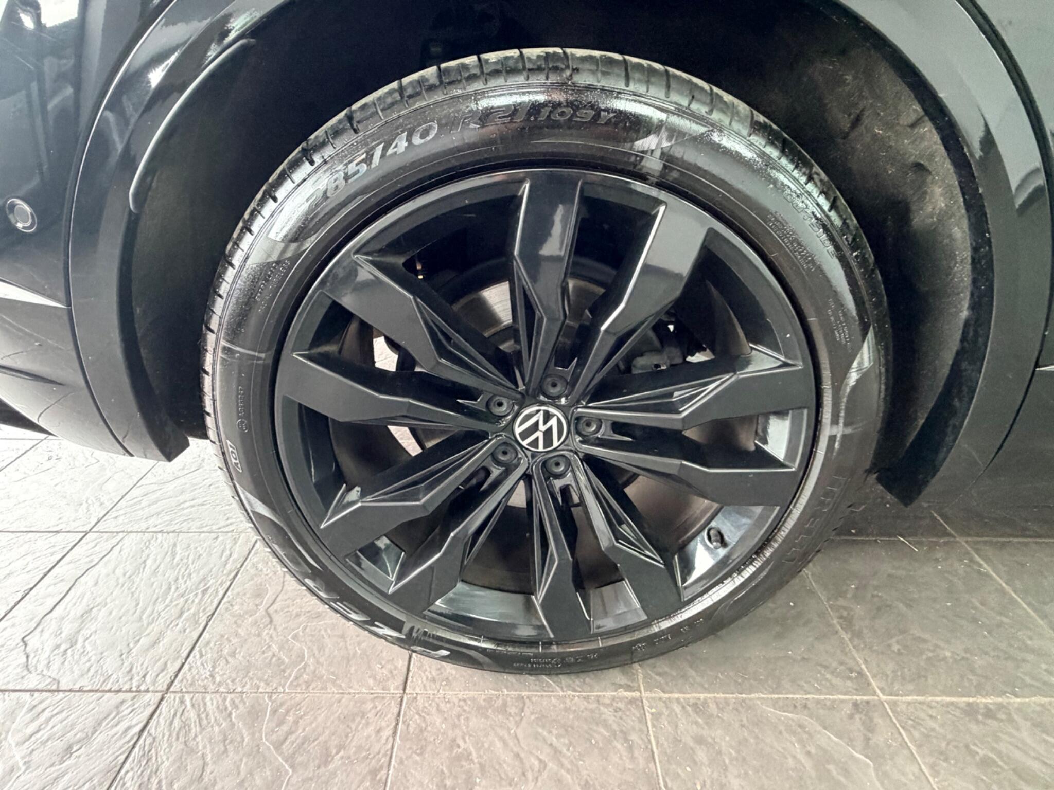 Volkswagen Touareg view 23
