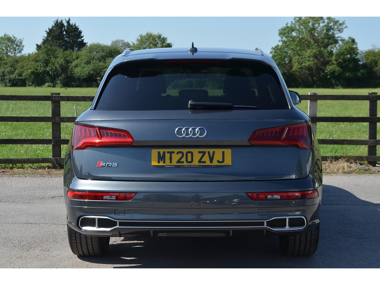 Audi SQ5 view 8