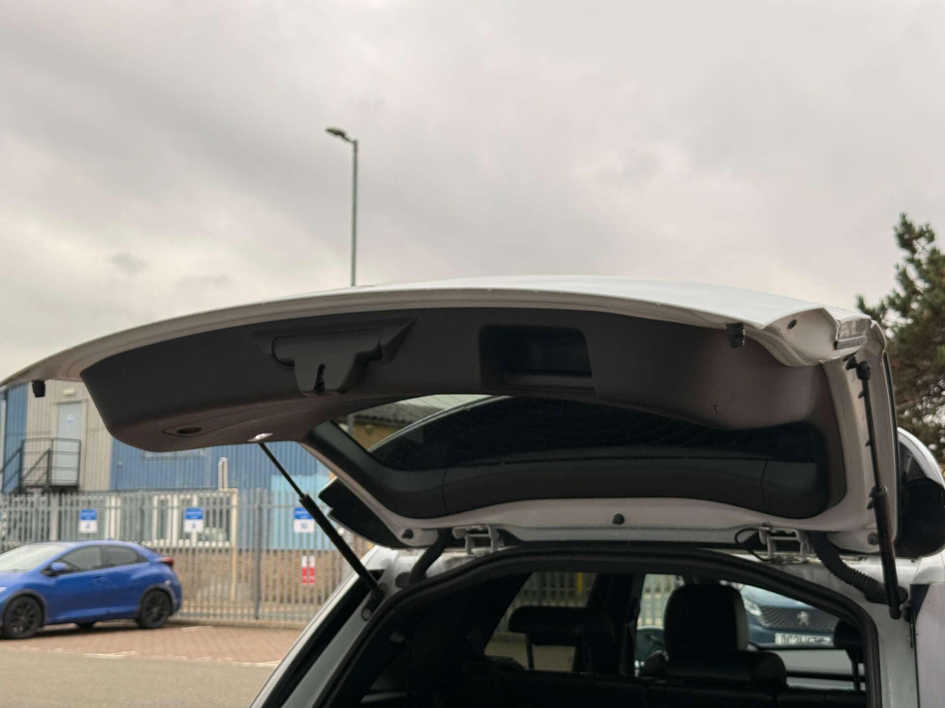 Land Rover Discovery Sport view 39