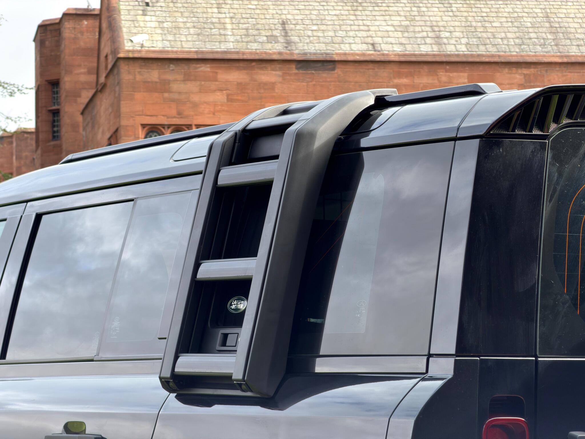 Land Rover Defender 110 view 42