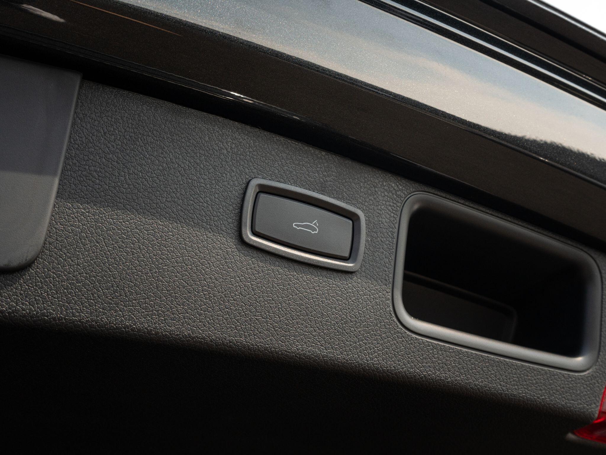 Porsche Macan view 45