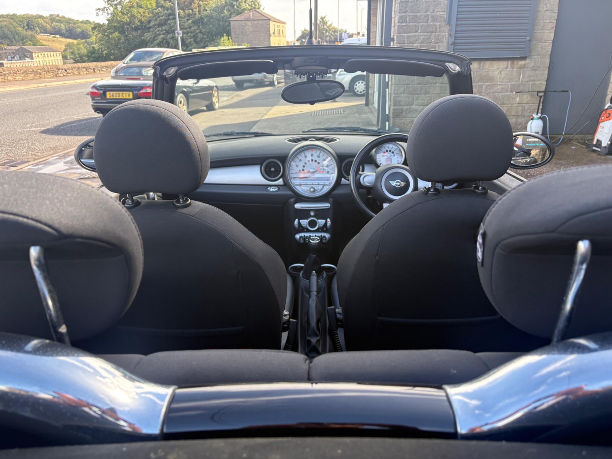Mini Convertible view 26
