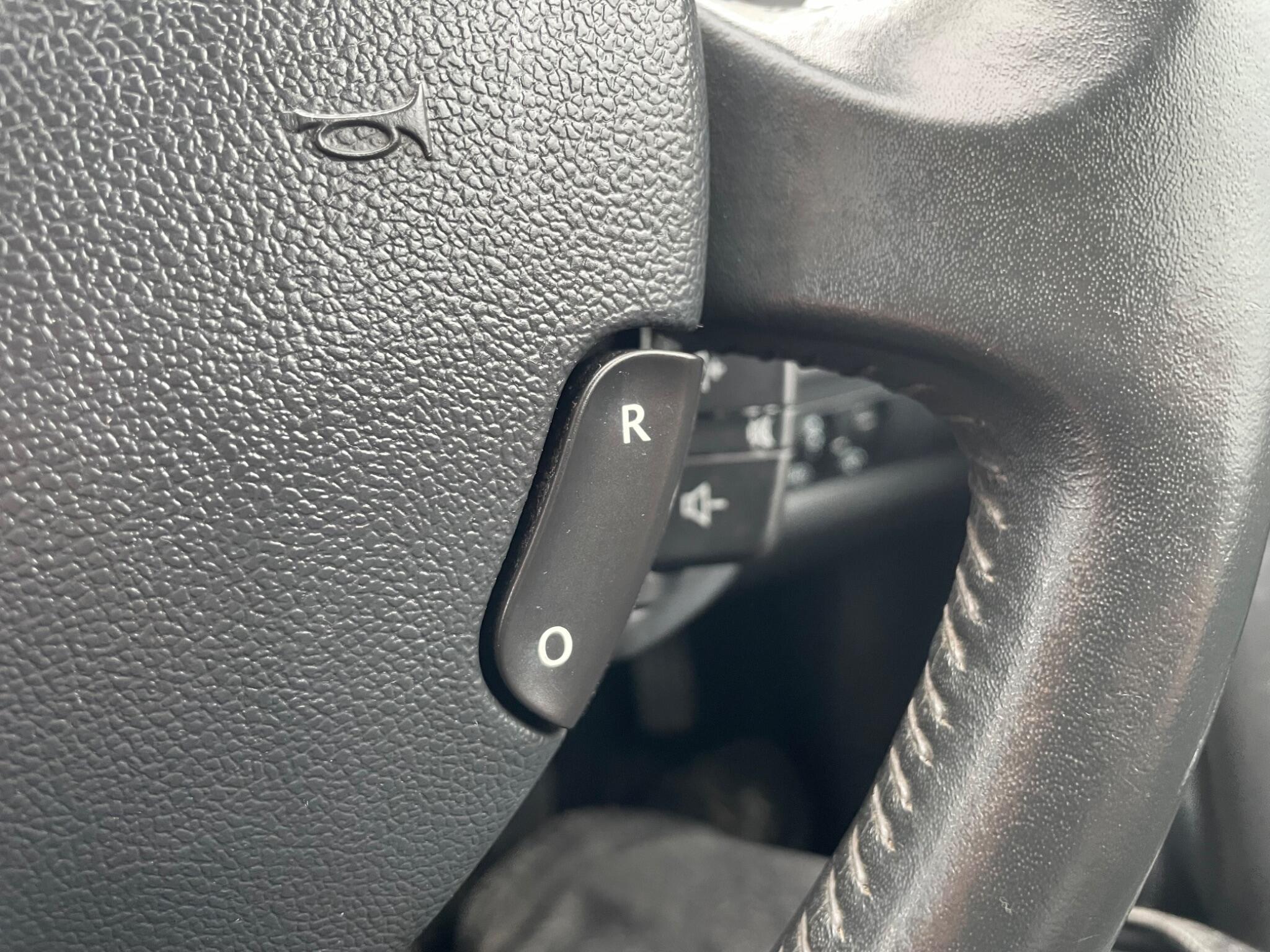 2011 Renault Clio image 35