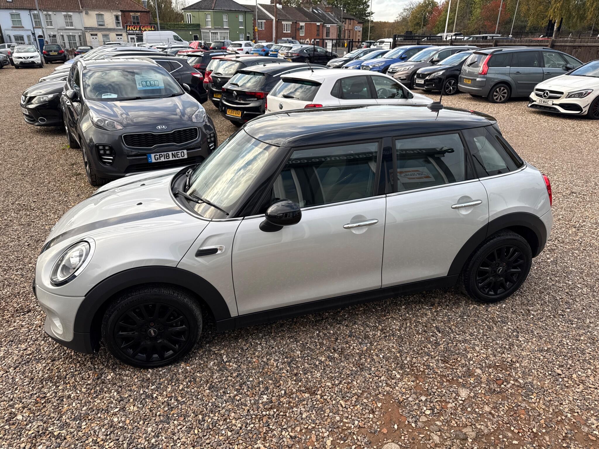Mini Hatch view 7