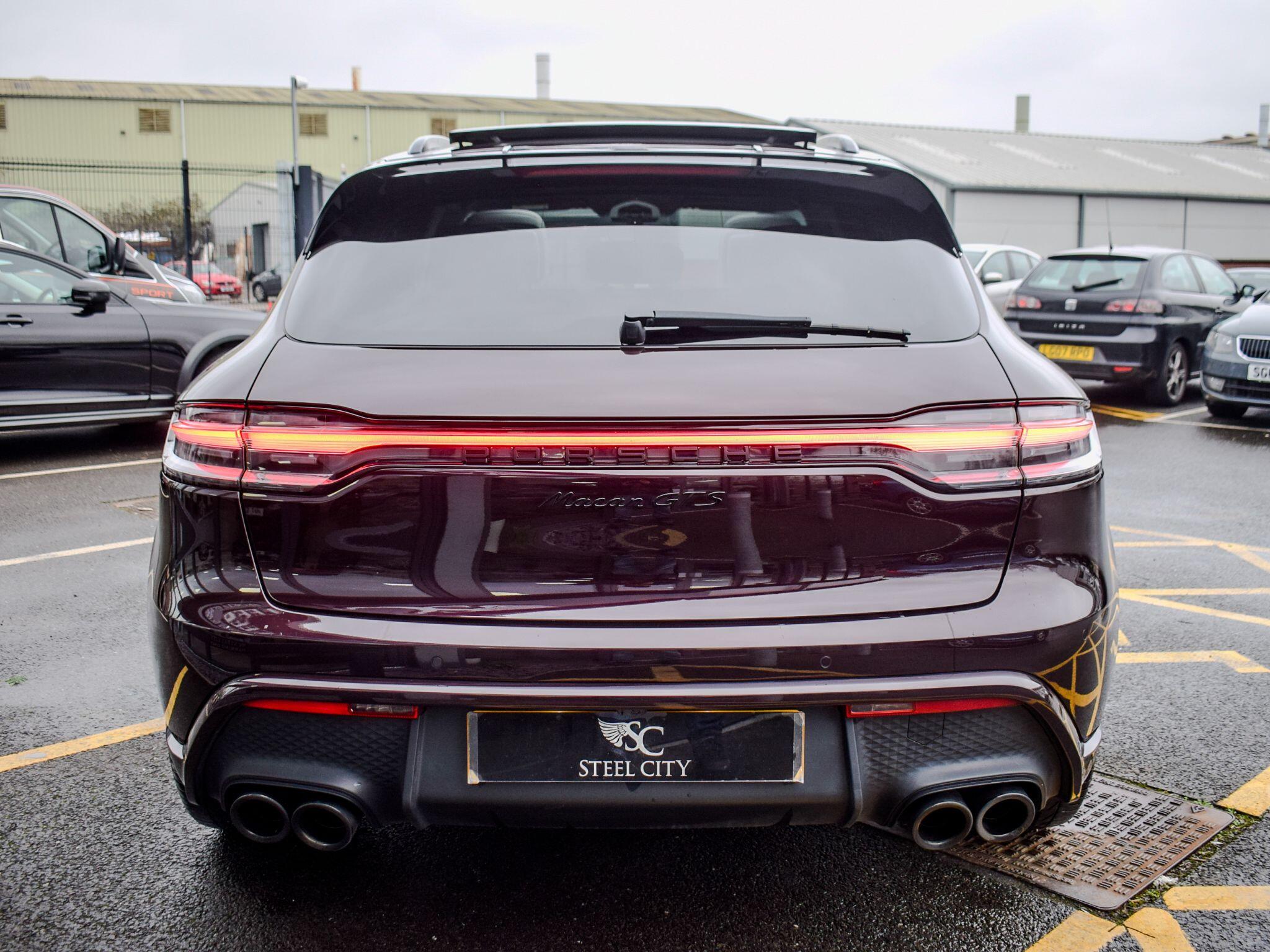 Porsche Macan view 8