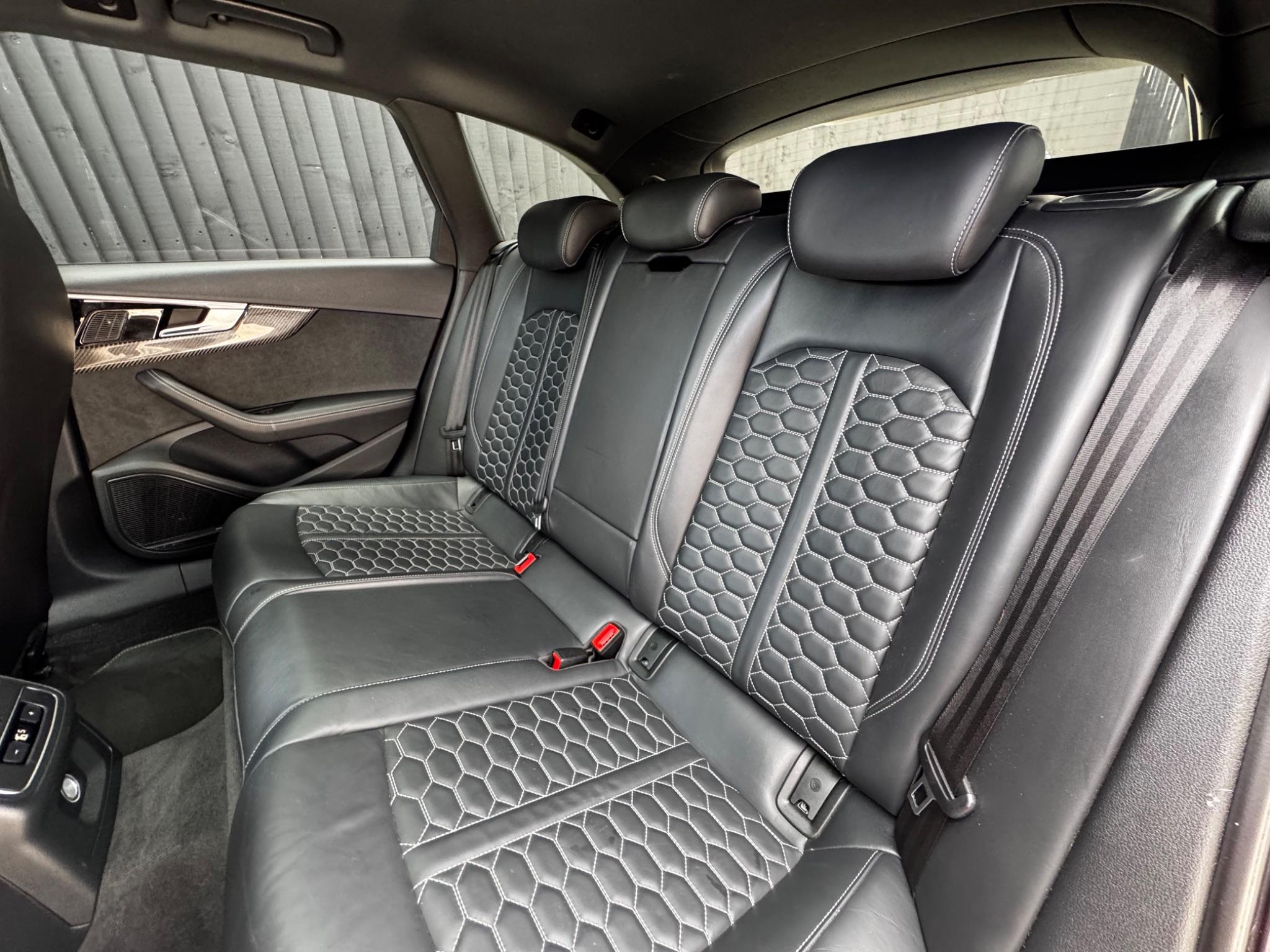 Audi RS4 view 22