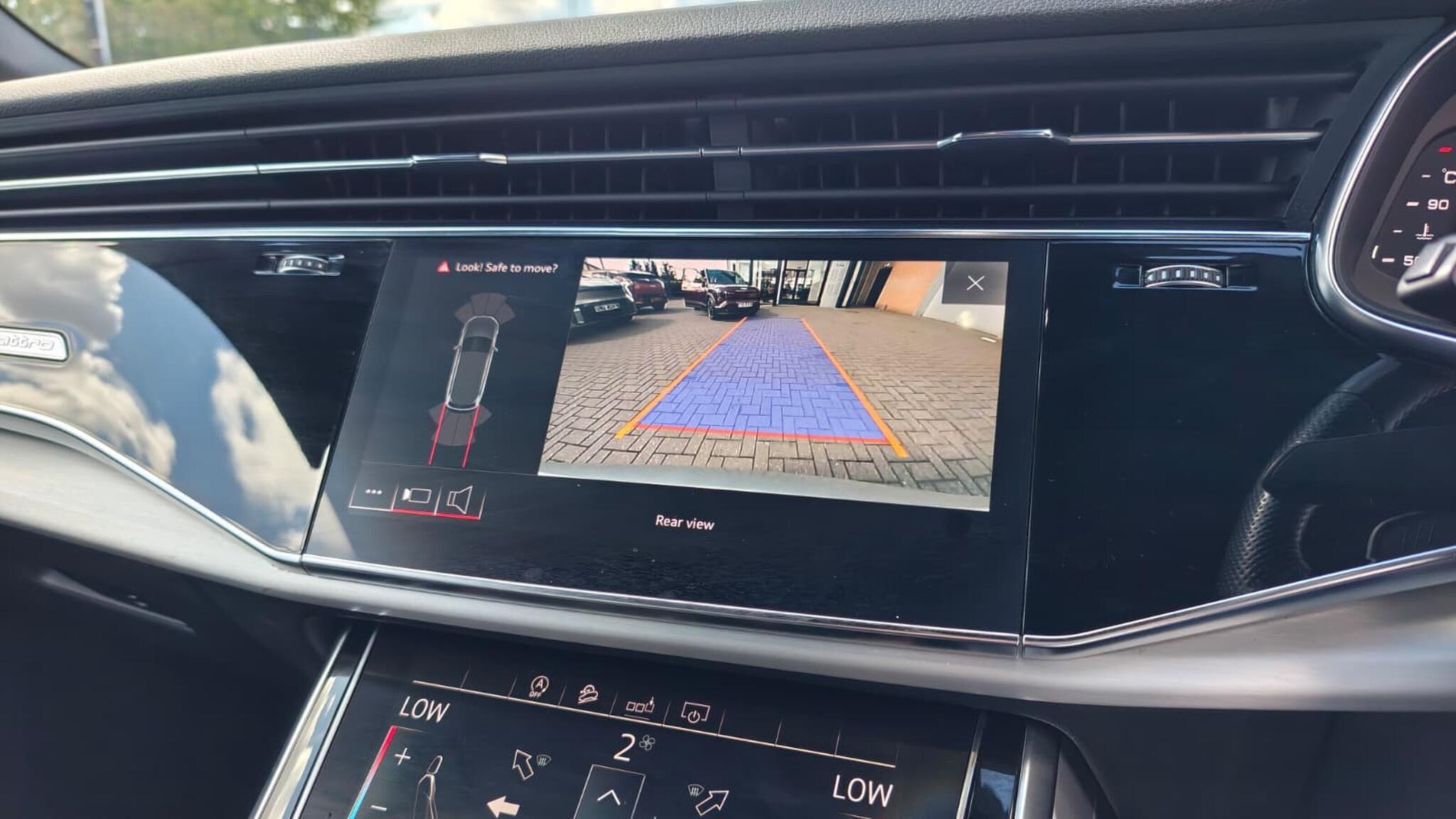 Audi Audi Q7 view 22