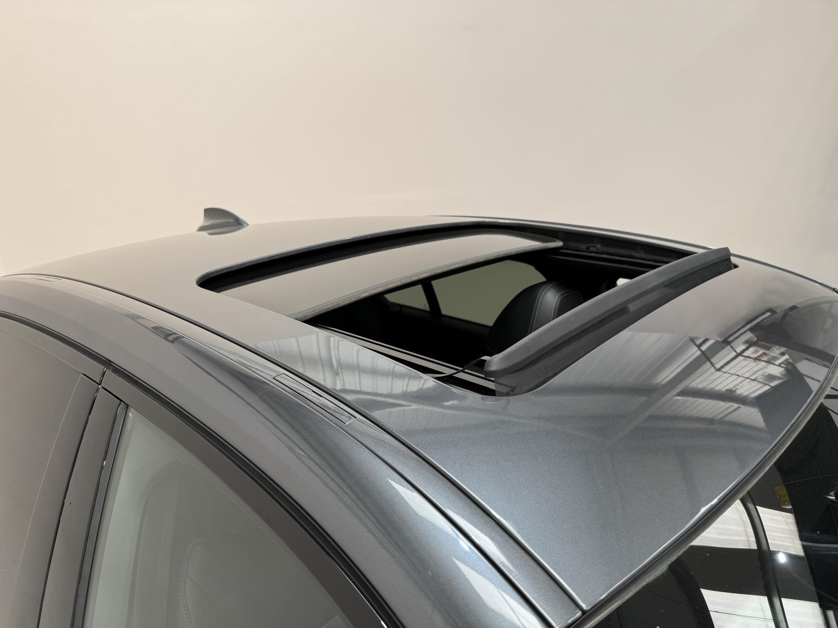 BMW 3 Series view 3