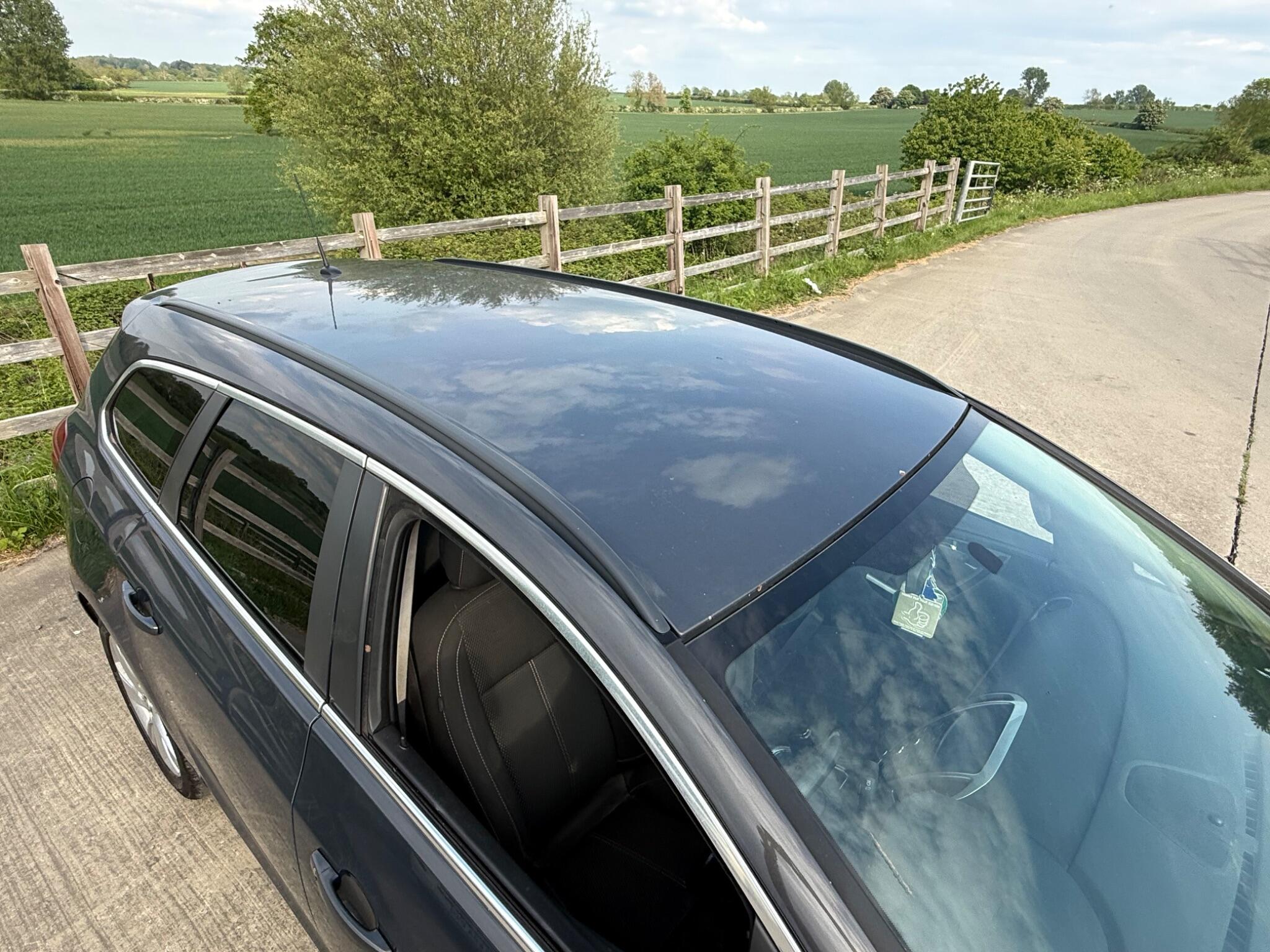 Vauxhall Astra 1.7 CDTi ecoFLEX SRi Sports Tourer Euro 5 5dr — photo 38 of 86