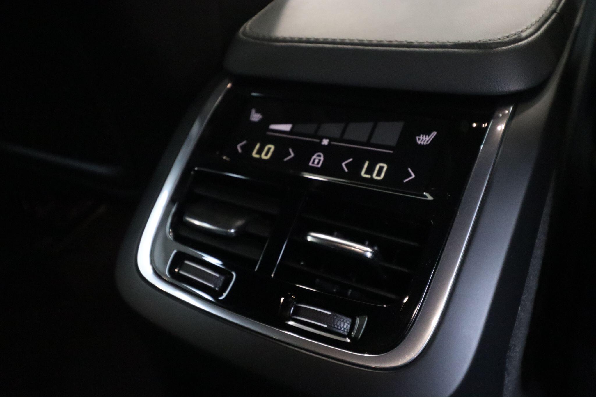 Volvo XC90 view 47