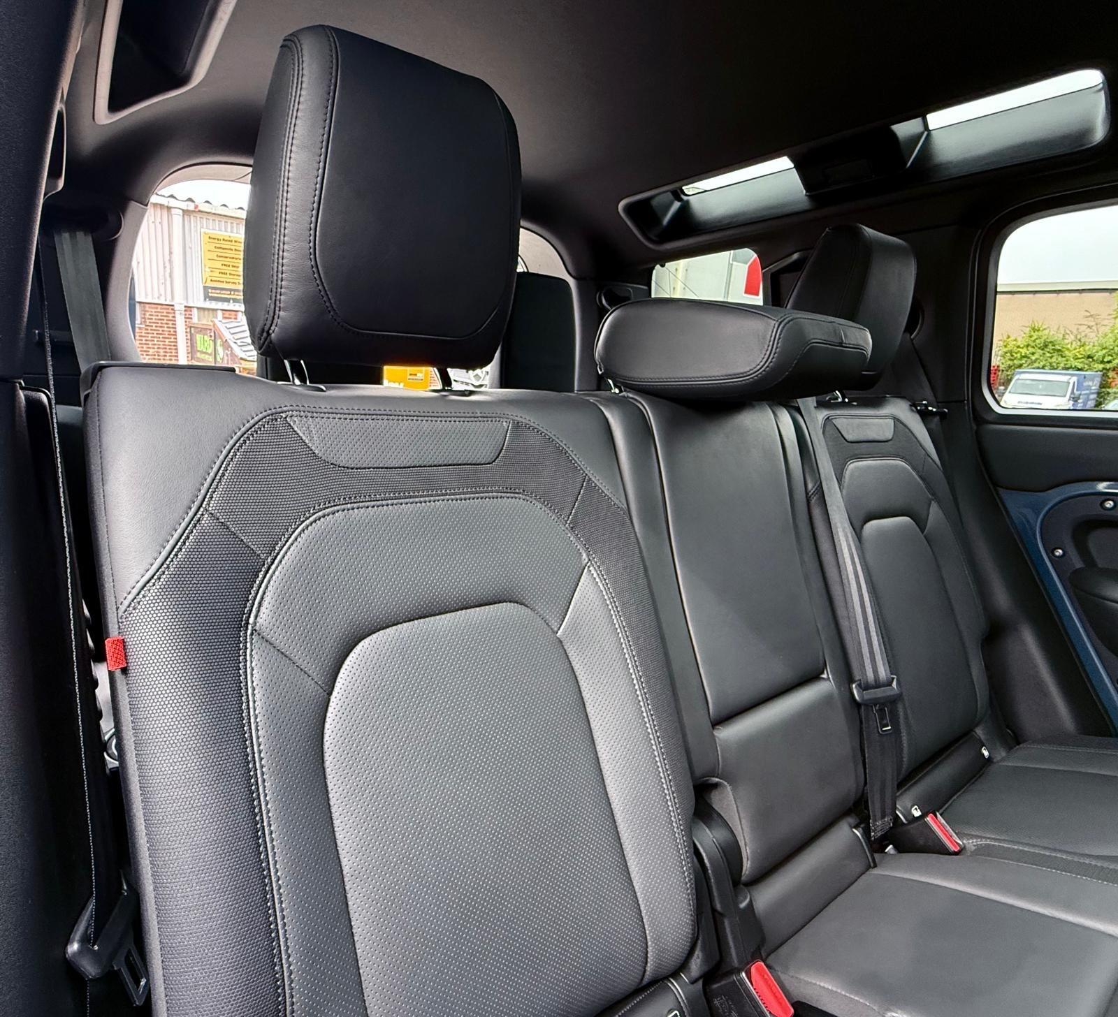 Land Rover Defender view 32