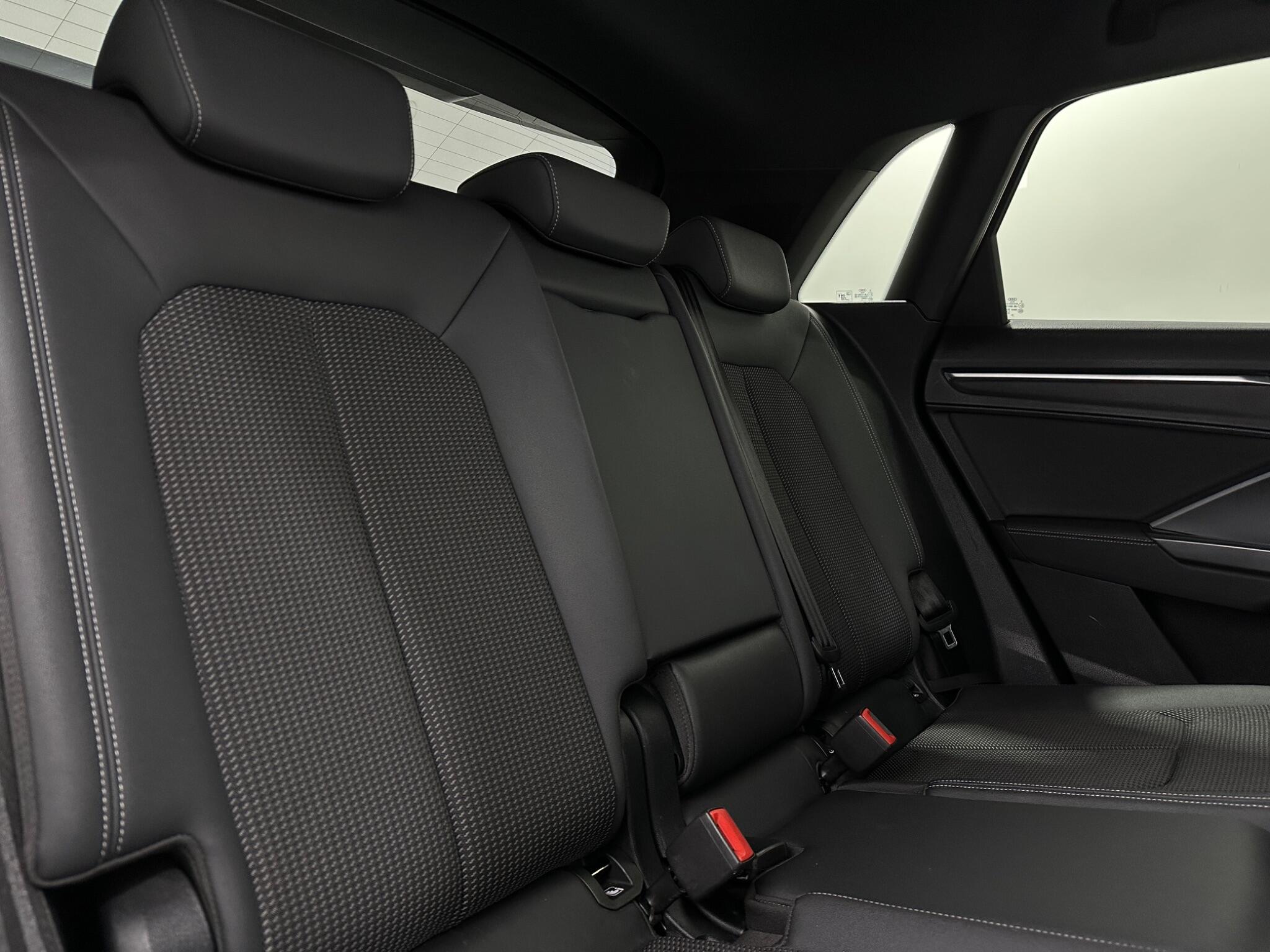 Audi Q3 view 41