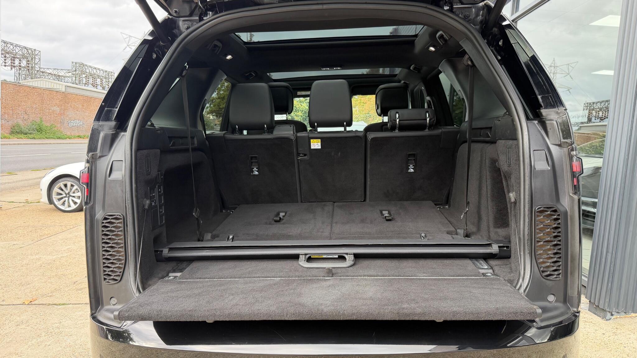 Land Rover Discovery view 30