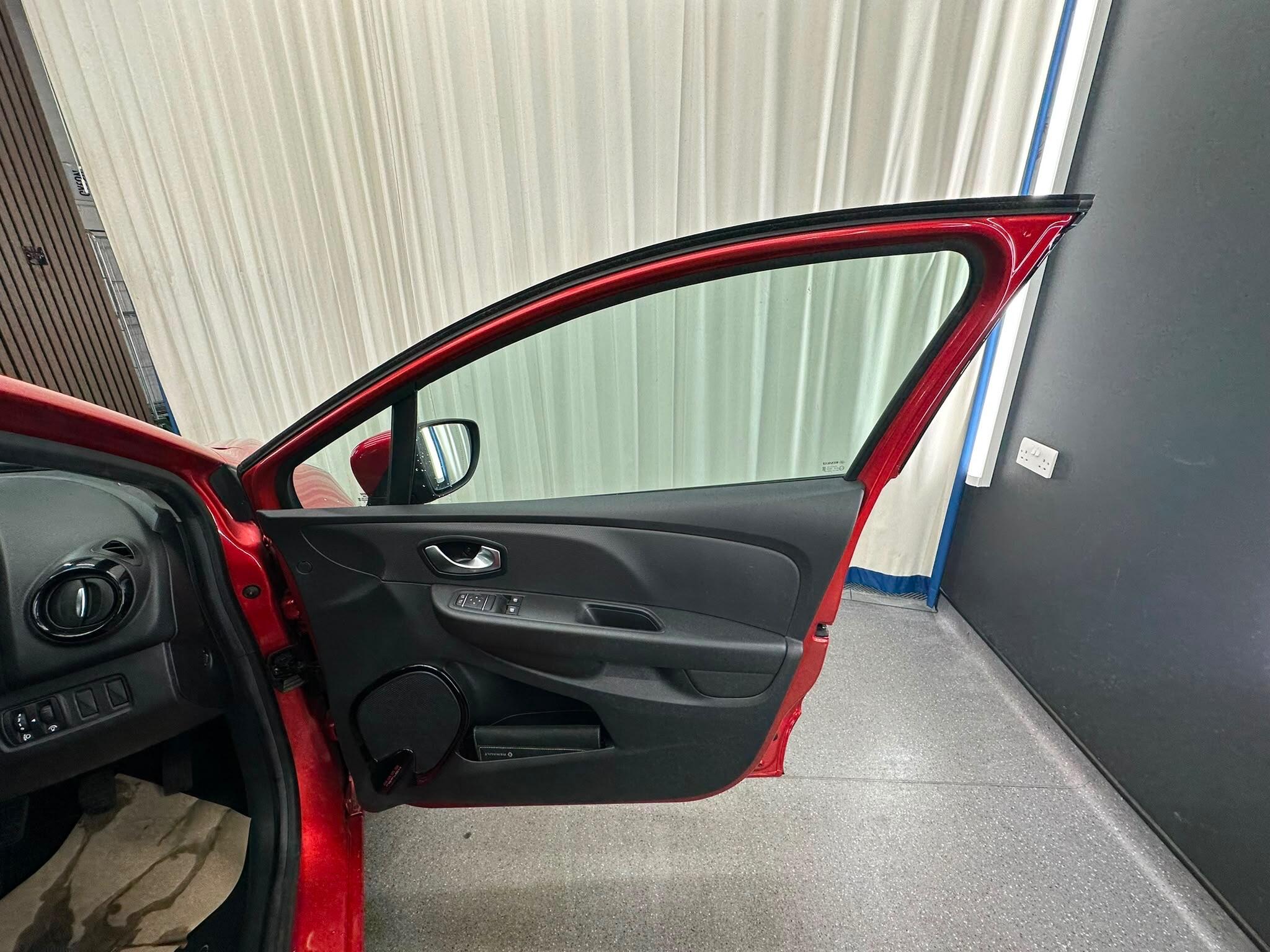 Renault Clio view 15