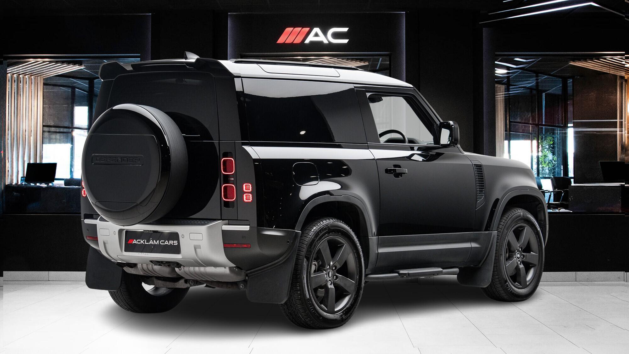 Land Rover Defender 90 view 4