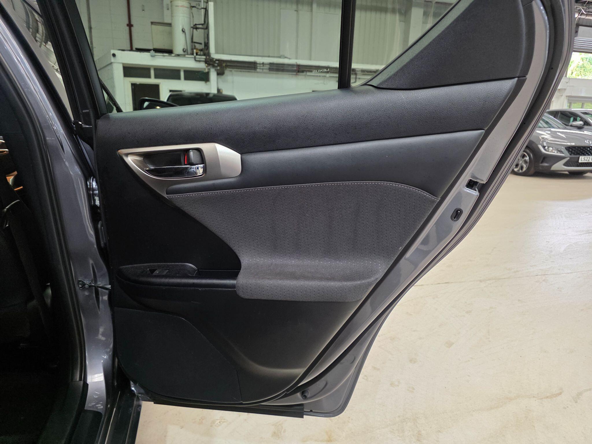 Lexus CT view 18