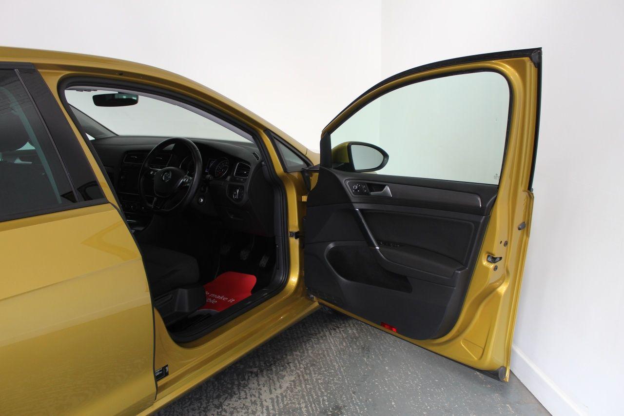 Volkswagen Golf view 25